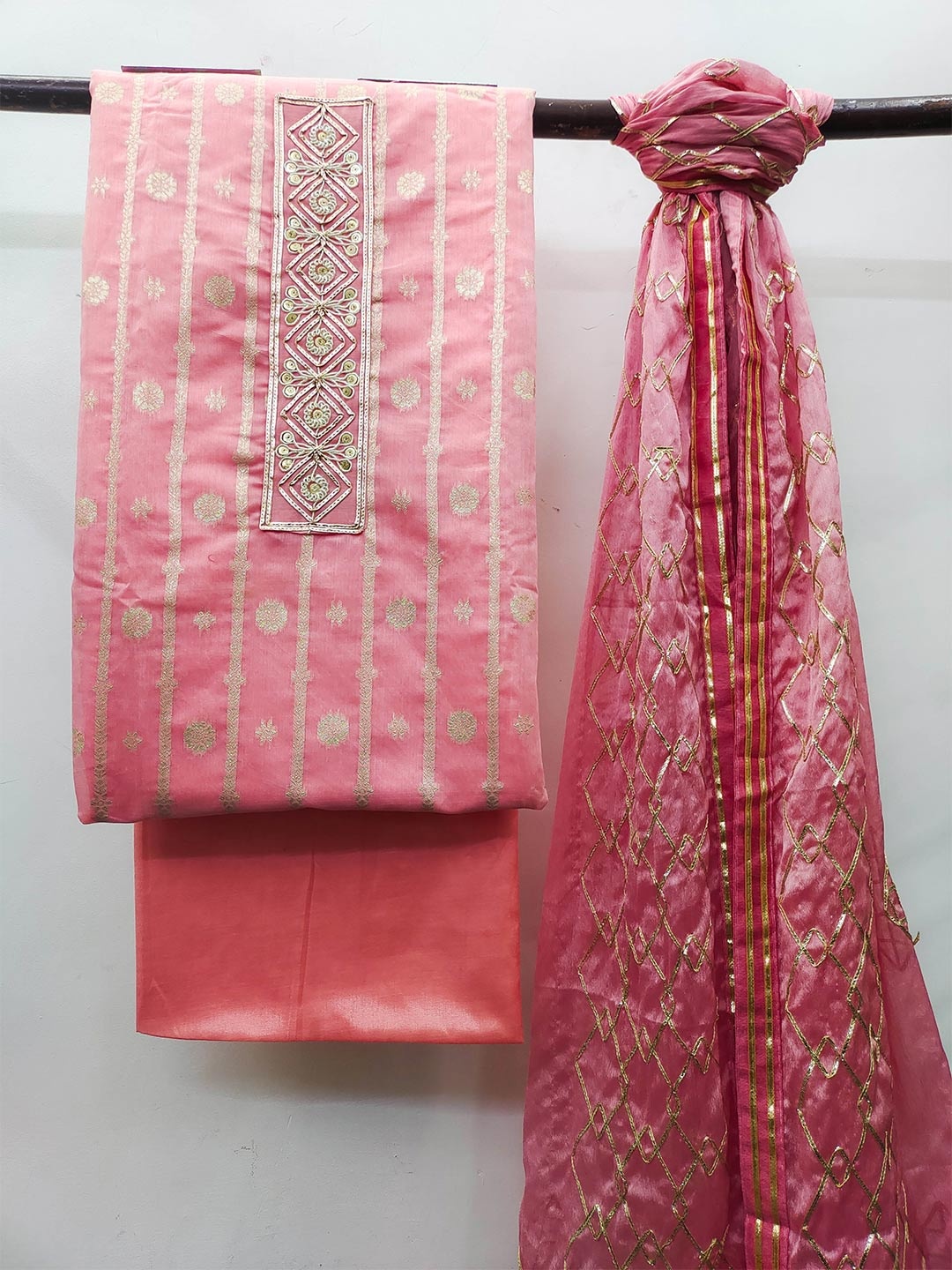 MANVAA Ethnic Motifs Woven Designed Sequined Banarasi Jacquard Unstitched Dress Material, Pink
MANVAA Ethnic Motifs Woven Designed Sequined Banarasi Jacquard Unstitched Dress Material, Pink