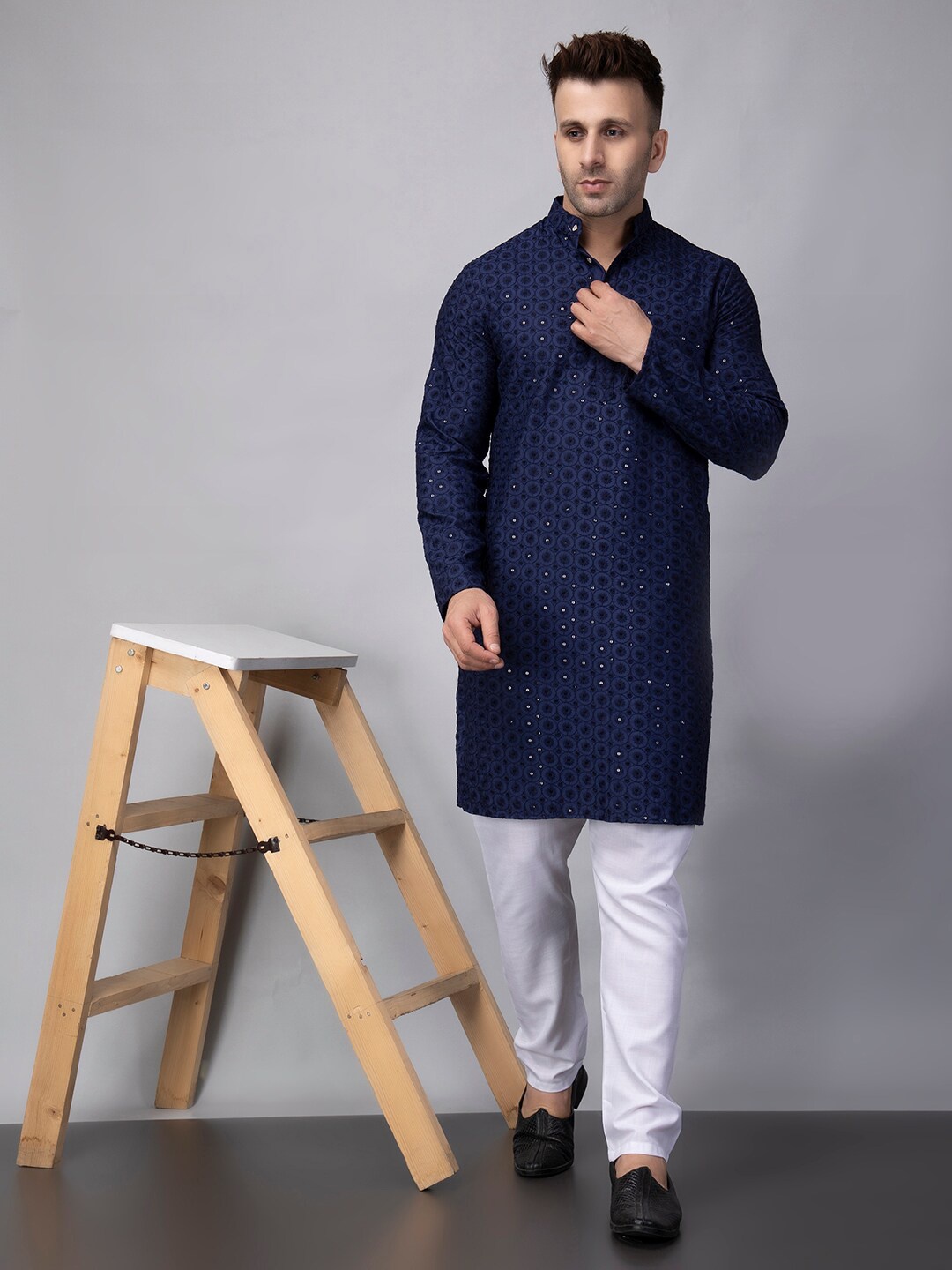 Hangup Geometric Mandarin Collar Full Sleeves Thread Work Straight Kurta with Pyjamas, Navy blue
Hangup Geometric Mandarin Collar Full Sleeves Thread Work Straight Kurta with Pyjamas, Navy blue