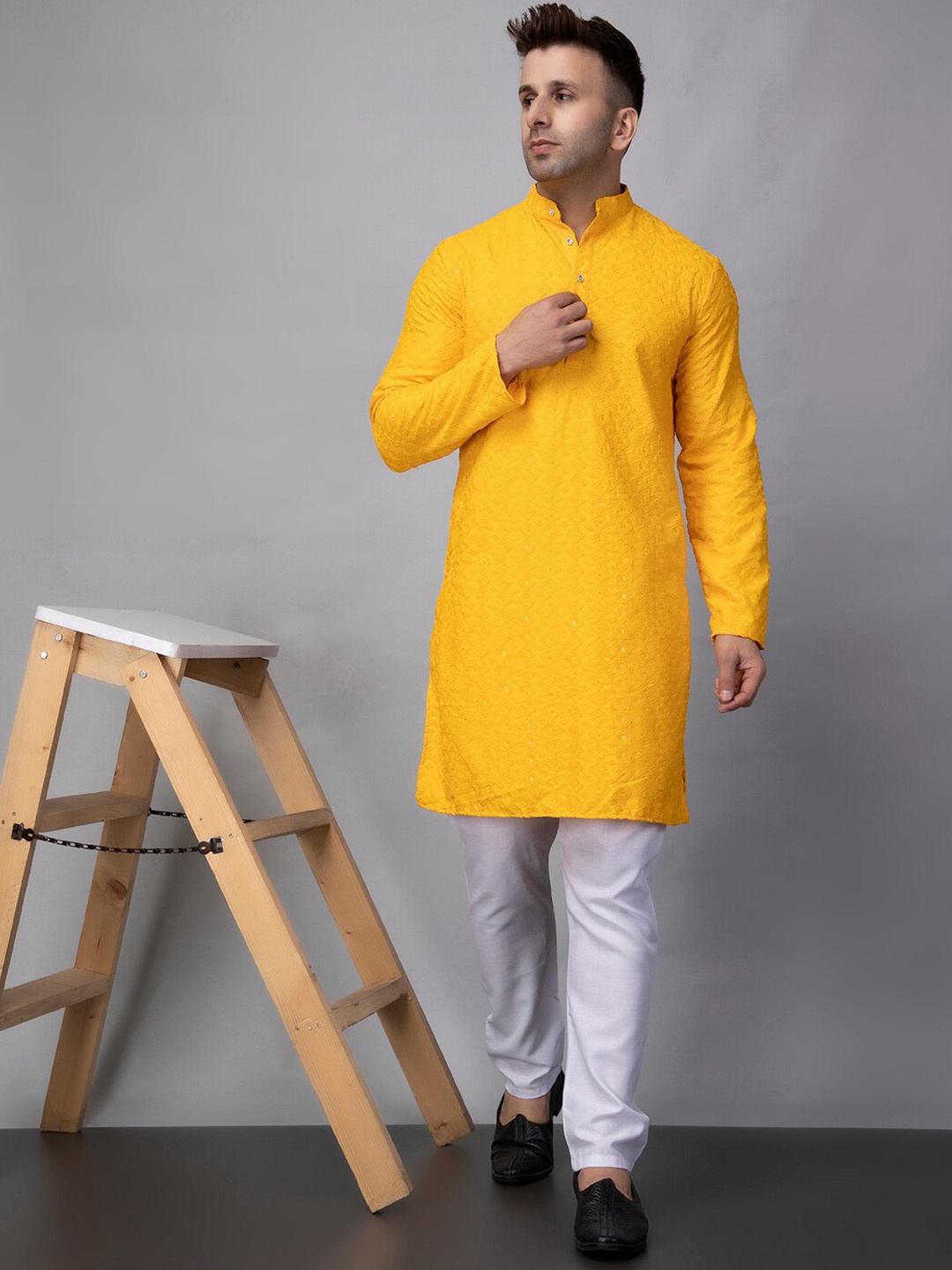 Hangup Floral Sequinned Embroidered Mandarin Collar Straight Kurta With Pyjama, Yellow
Hangup Floral Sequinned Embroidered Mandarin Collar Straight Kurta With Pyjama, Yellow