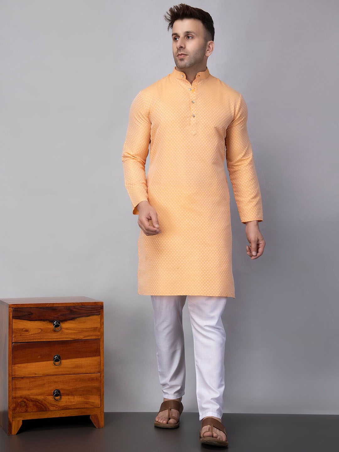 hangup plus Geometric Mandarin Collar Full Sleeves Straight Kurta with Pyjamas, Orange
hangup plus Geometric Mandarin Collar Full Sleeves Straight Kurta with Pyjamas, Orange