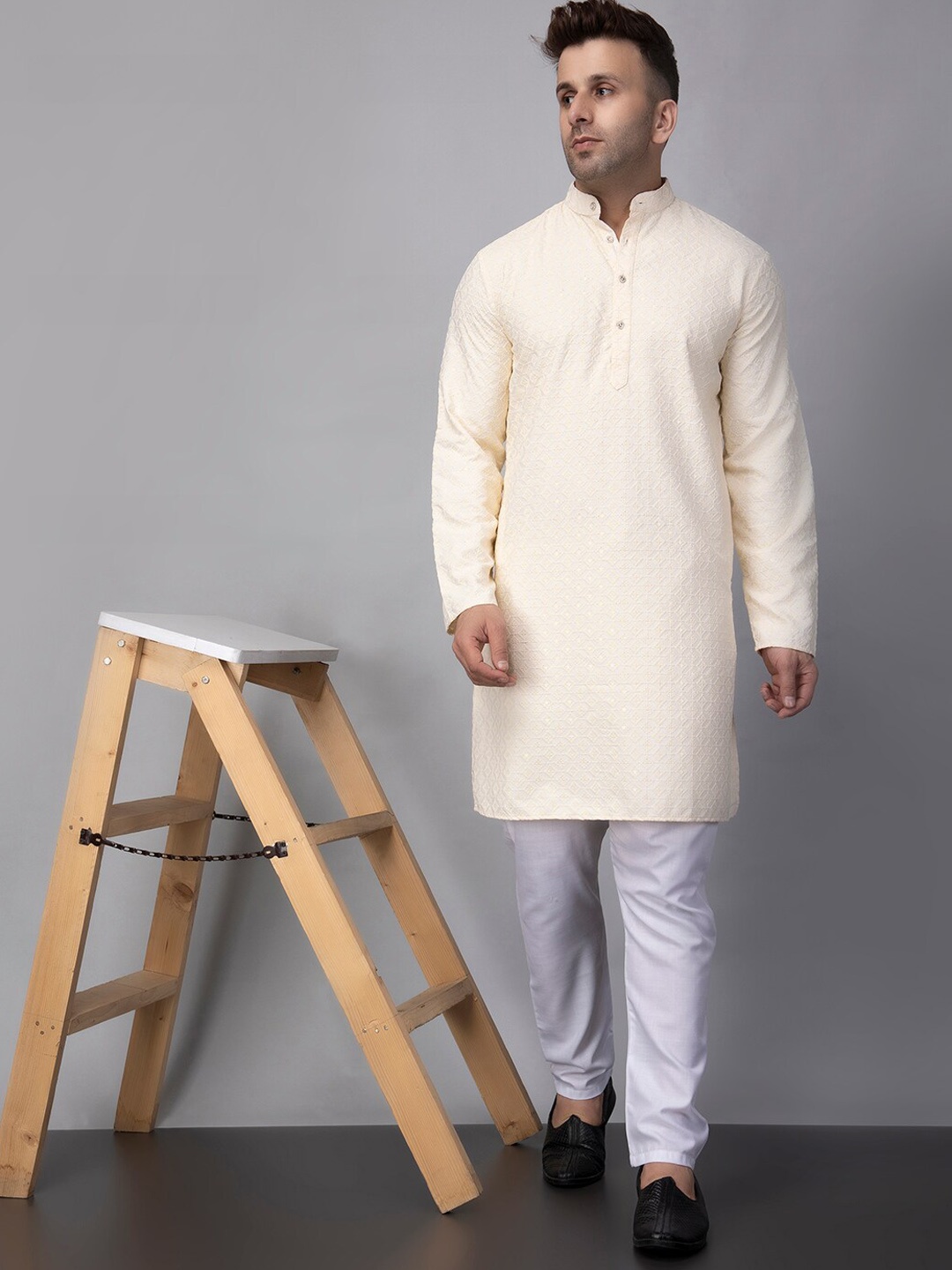 hangup trend Geometric Embroidered Regular Mandarin Collar Straight Kurta with Pyjamas, Cream
hangup trend Geometric Embroidered Regular Mandarin Collar Straight Kurta with Pyjamas, Cream