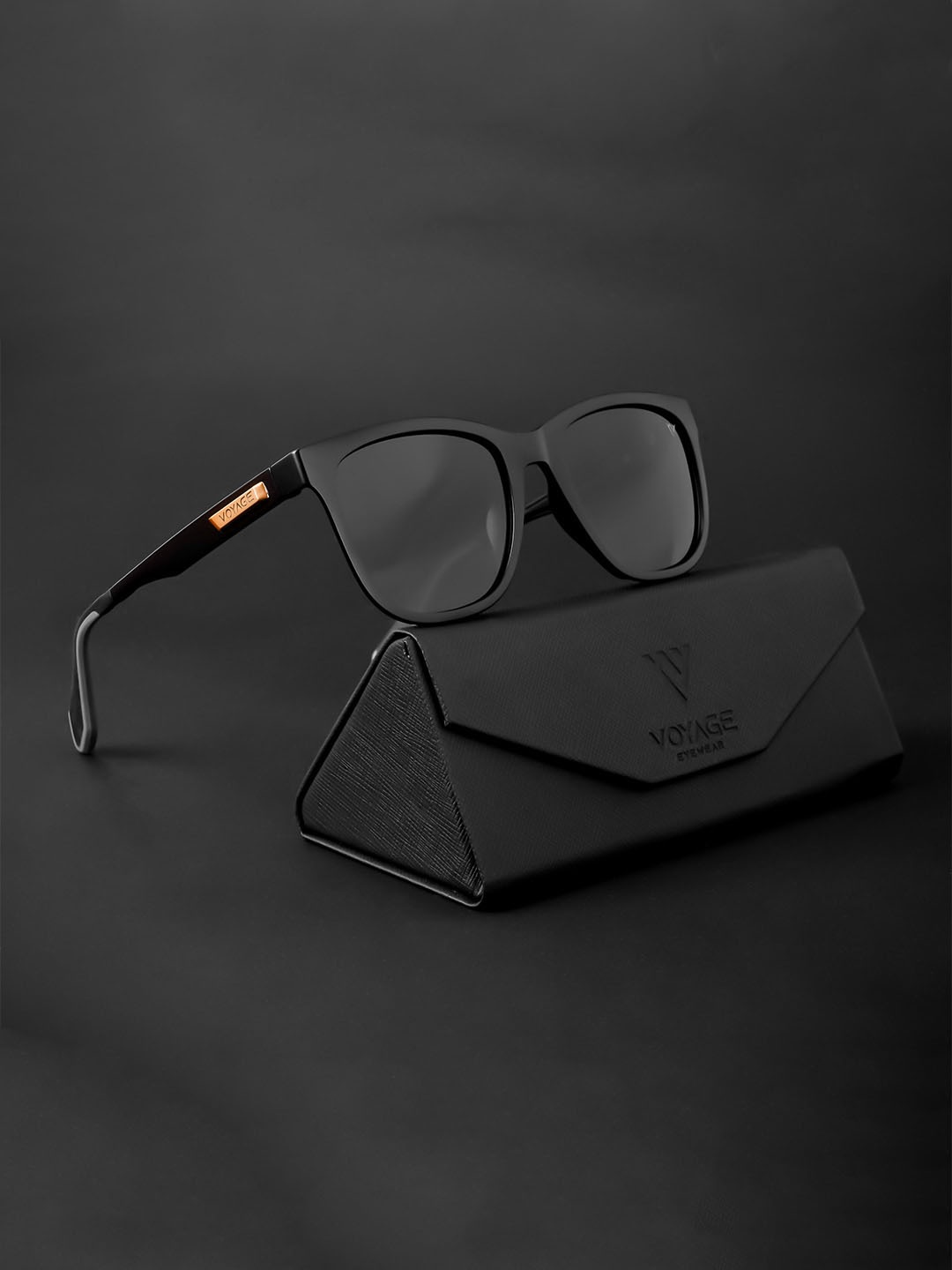Voyage Unisex Wayfarer Sunglasses With Polarised and UV Protected Lens 891PMG4465Z, Black
Voyage Unisex Wayfarer Sunglasses With Polarised and UV Protected Lens 891PMG4465Z, Black