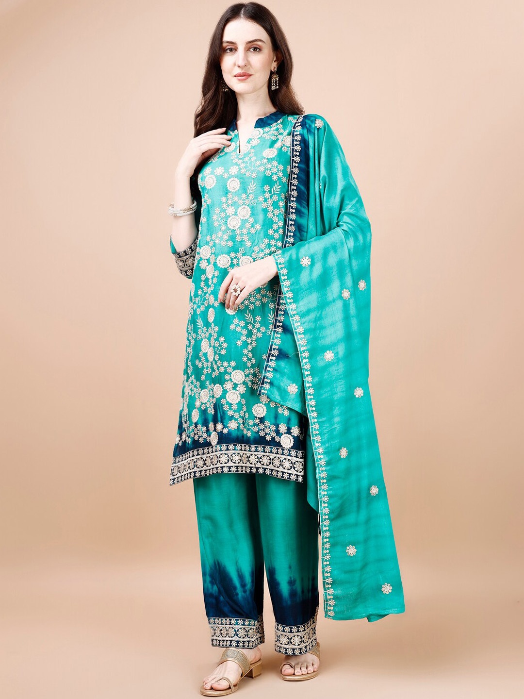 KALINI Ethnic Motifs Embroidered Sequinned Mandarin Collar Kurta With Palazzo & Dupatta, Green
KALINI Ethnic Motifs Embroidered Sequinned Mandarin Collar Kurta With Palazzo & Dupatta, Green