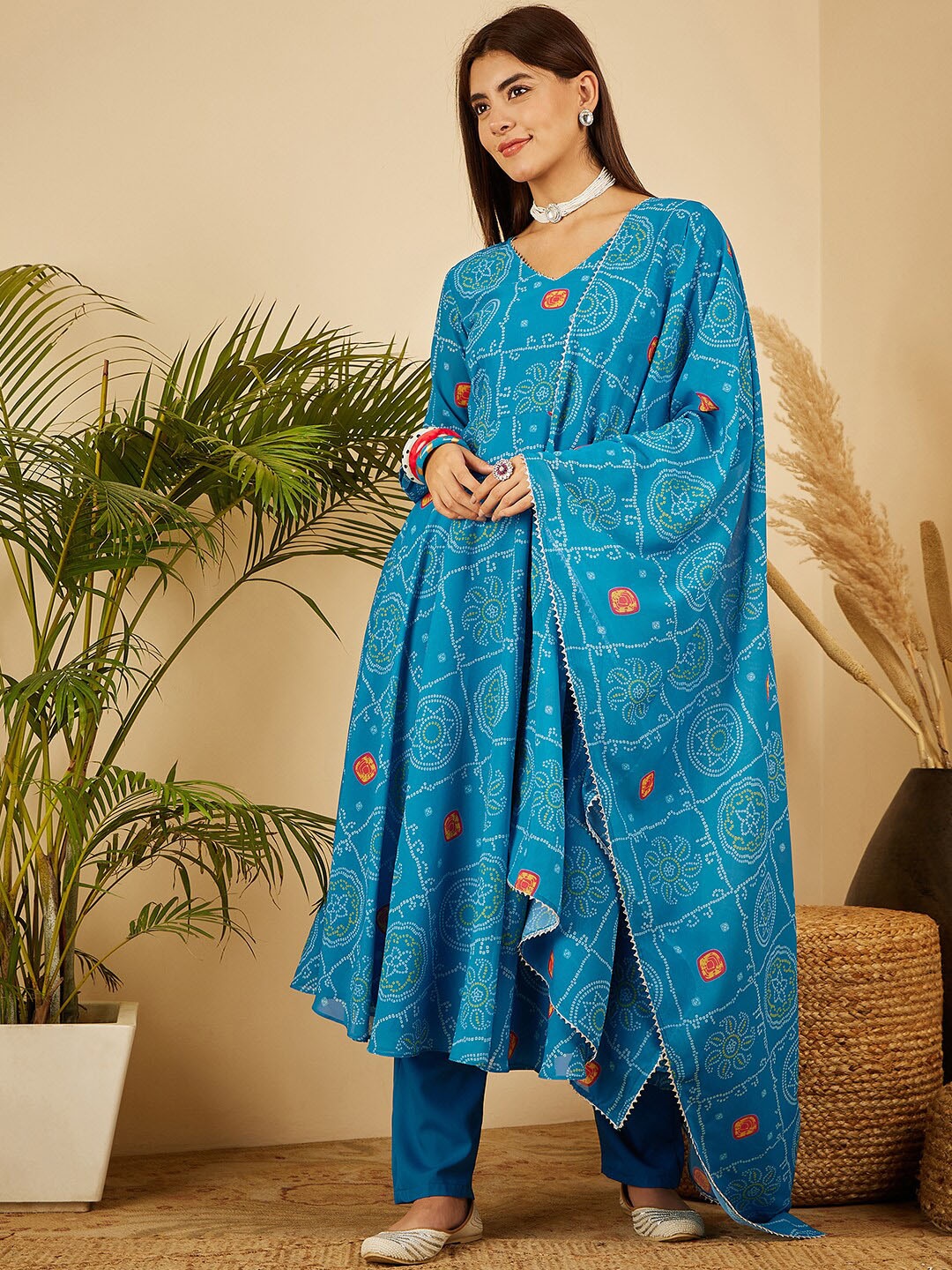BLACK SCISSOR Floral Printed Regular Gotta Patti Kurta with Trousers & With Dupatta, Blue
BLACK SCISSOR Floral Printed Regular Gotta Patti Kurta with Trousers & With Dupatta, Blue