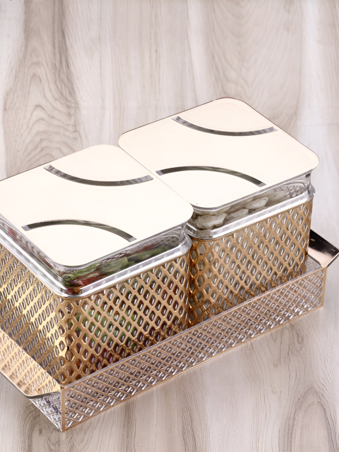 Speack Silver Toned 4 Pieces Melamine Serving Food Conrainers With Lid & Trey 500 ml Each
Speack Silver Toned 4 Pieces Melamine Serving Food Conrainers With Lid & Trey 500 ml Each
