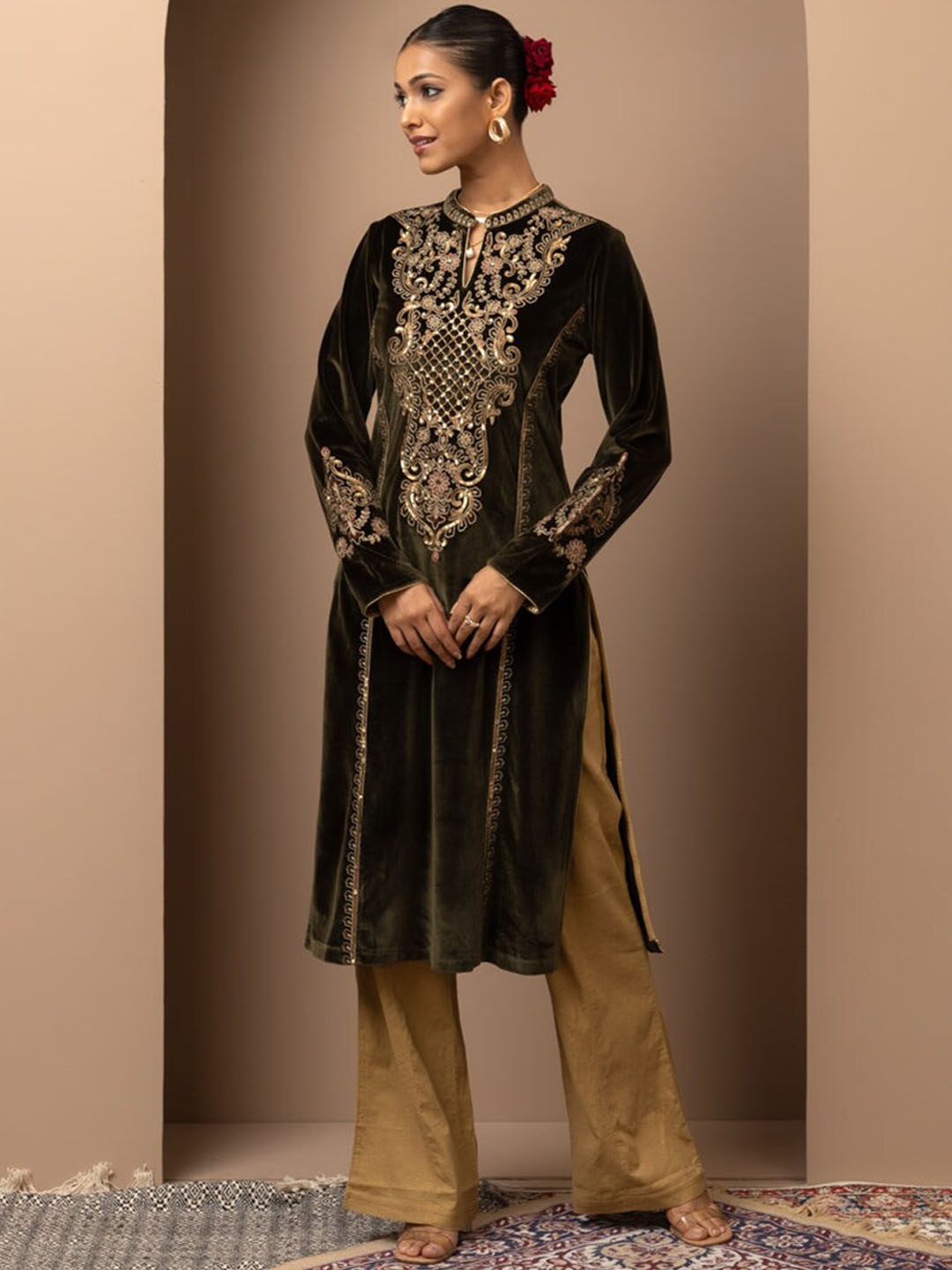 Lakshita Ethnic Motifs Band Collar Embroidered Grandeur & Majestic Velvet Kurta, Green
Lakshita Ethnic Motifs Band Collar Embroidered Grandeur & Majestic Velvet Kurta, Green