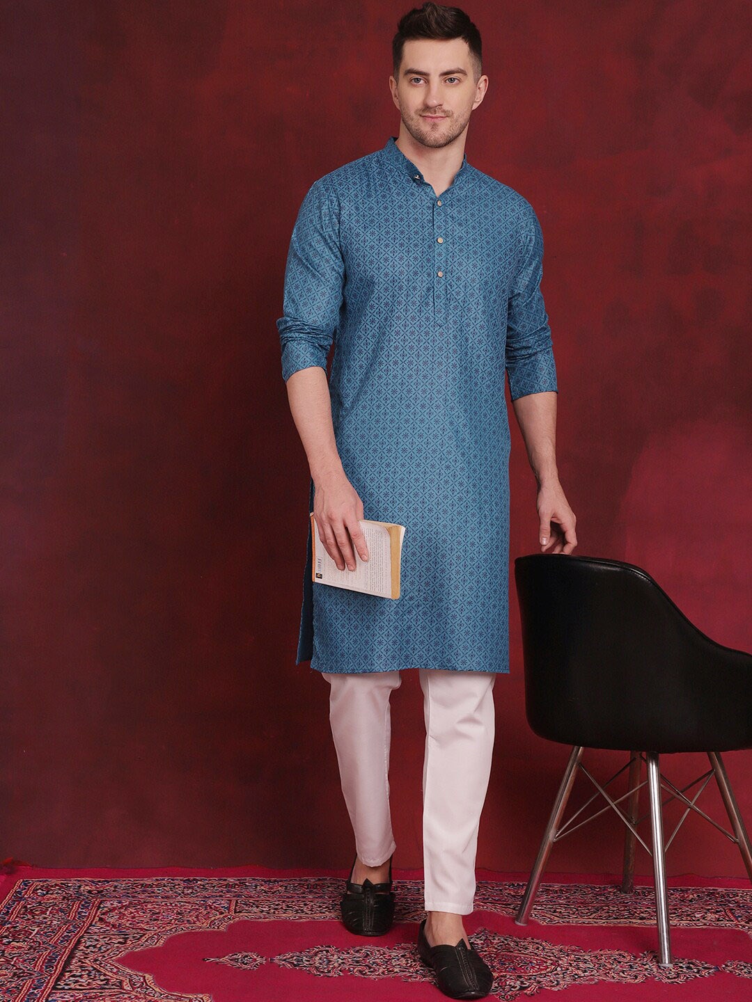 Jompers Men Blue Floral Printed Regular Kurta with Pyjamas