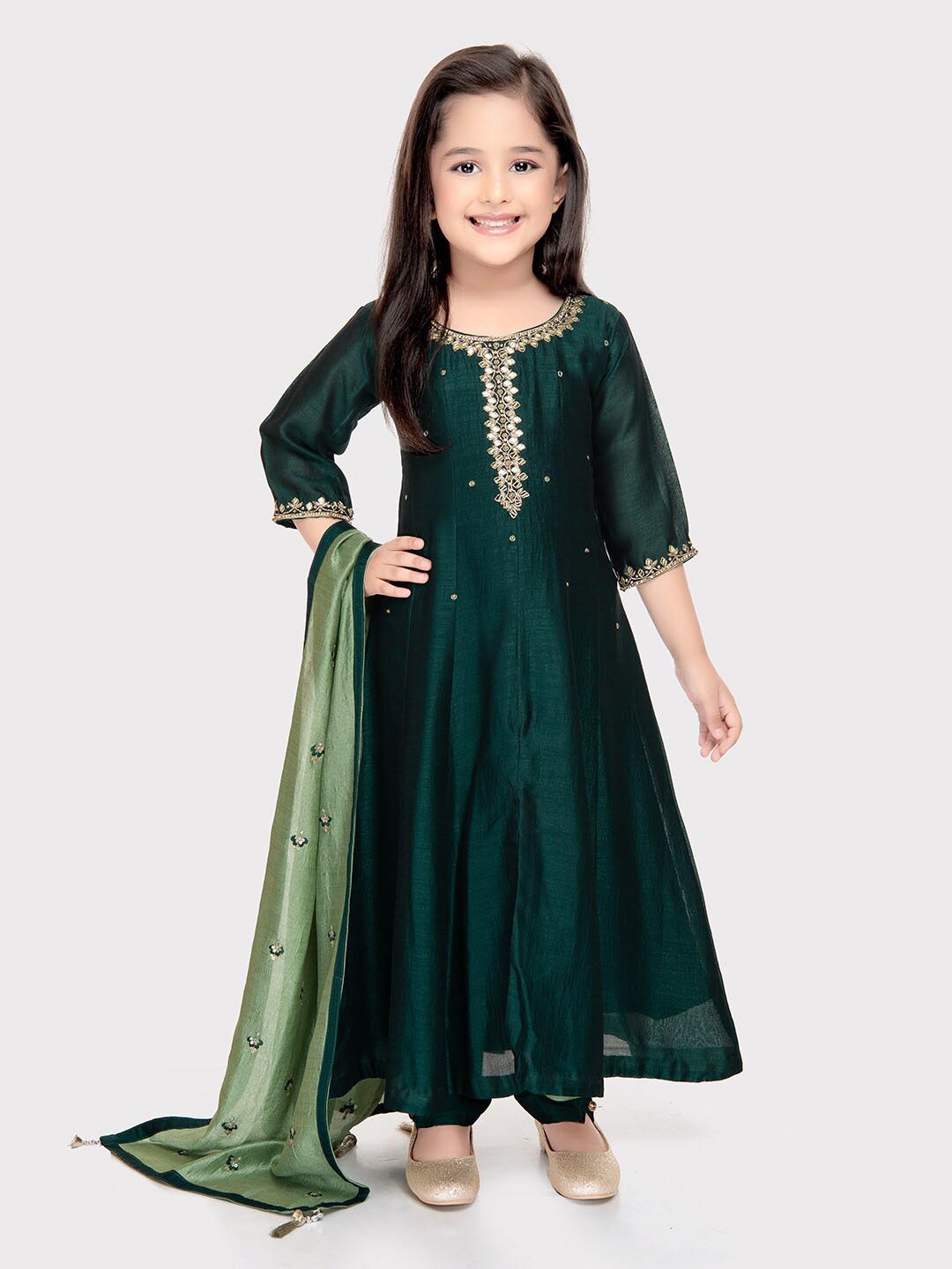 Tiny Kingdom Girls Ethnic Embroidered Regular Mirror Work Kurta With Trousers & Dupatta, Green
Tiny Kingdom Girls Ethnic Embroidered Regular Mirror Work Kurta With Trousers & Dupatta, Green