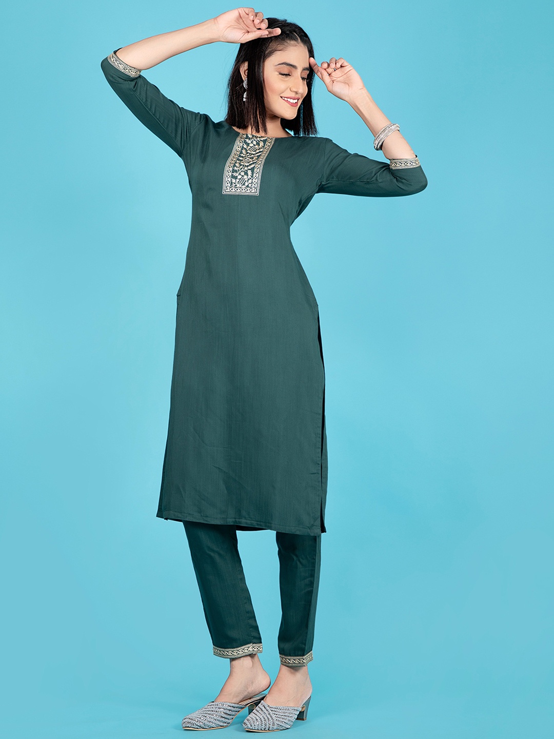 AMRUTVARSHA CREATION Ethnic Motifs Thread Work Round Neck Regular Kurta With Palazzos, Green
AMRUTVARSHA CREATION Ethnic Motifs Thread Work Round Neck Regular Kurta With Palazzos, Green