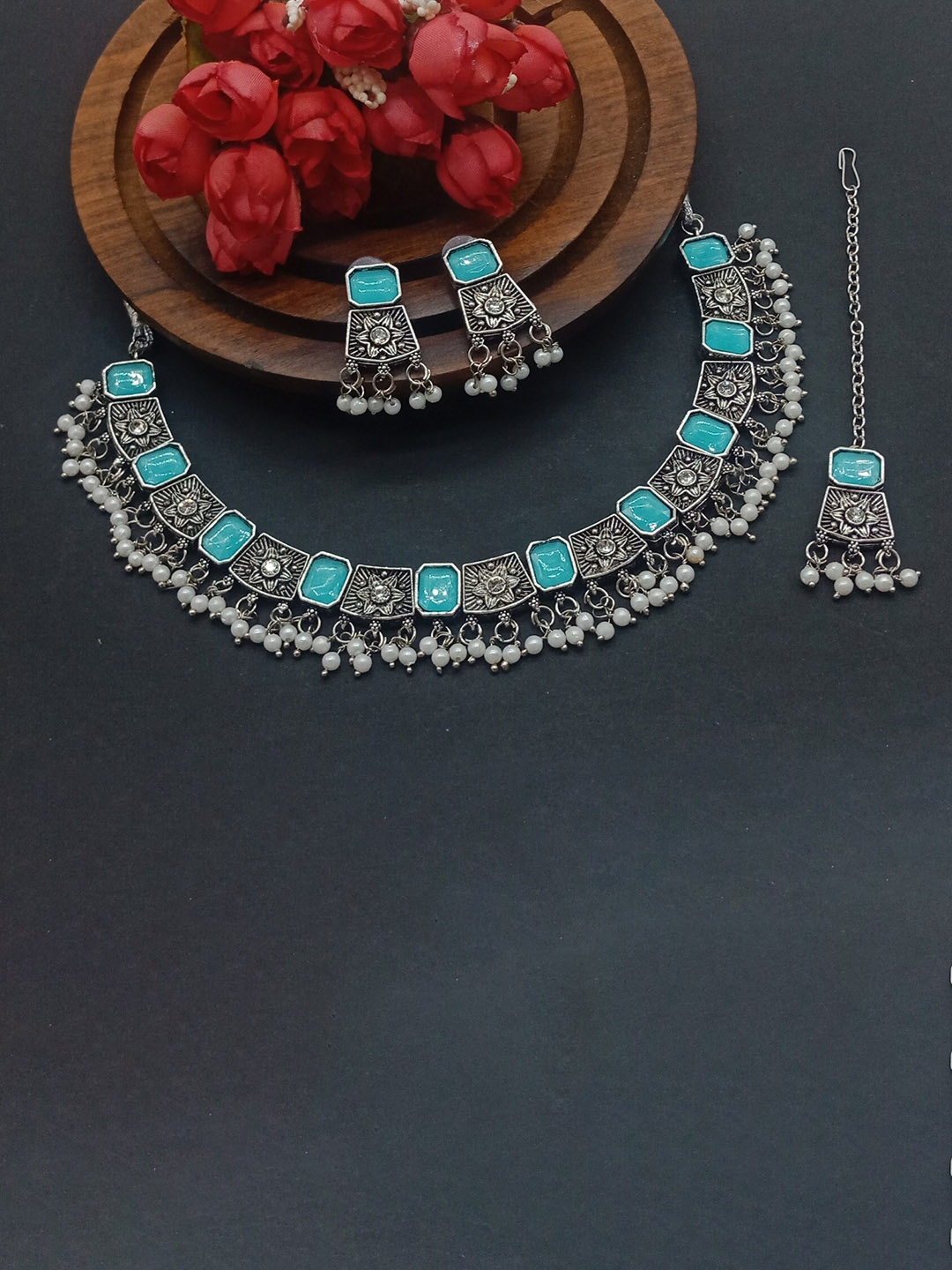 AASHISH IMITATION Rhodium-Plated Kundan-Studded & Beaded Oxidised Jewellery Set, Silver
AASHISH IMITATION Rhodium-Plated Kundan-Studded & Beaded Oxidised Jewellery Set, Silver