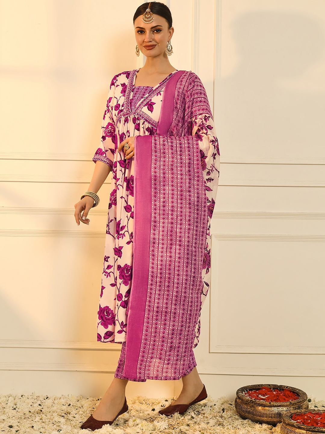 HEEPOSH Floral Printed Empire Mirror Work Empire Anarkali Kurta with Trousers & Dupatta, Magenta
HEEPOSH Floral Printed Empire Mirror Work Empire Anarkali Kurta with Trousers & Dupatta, Magenta