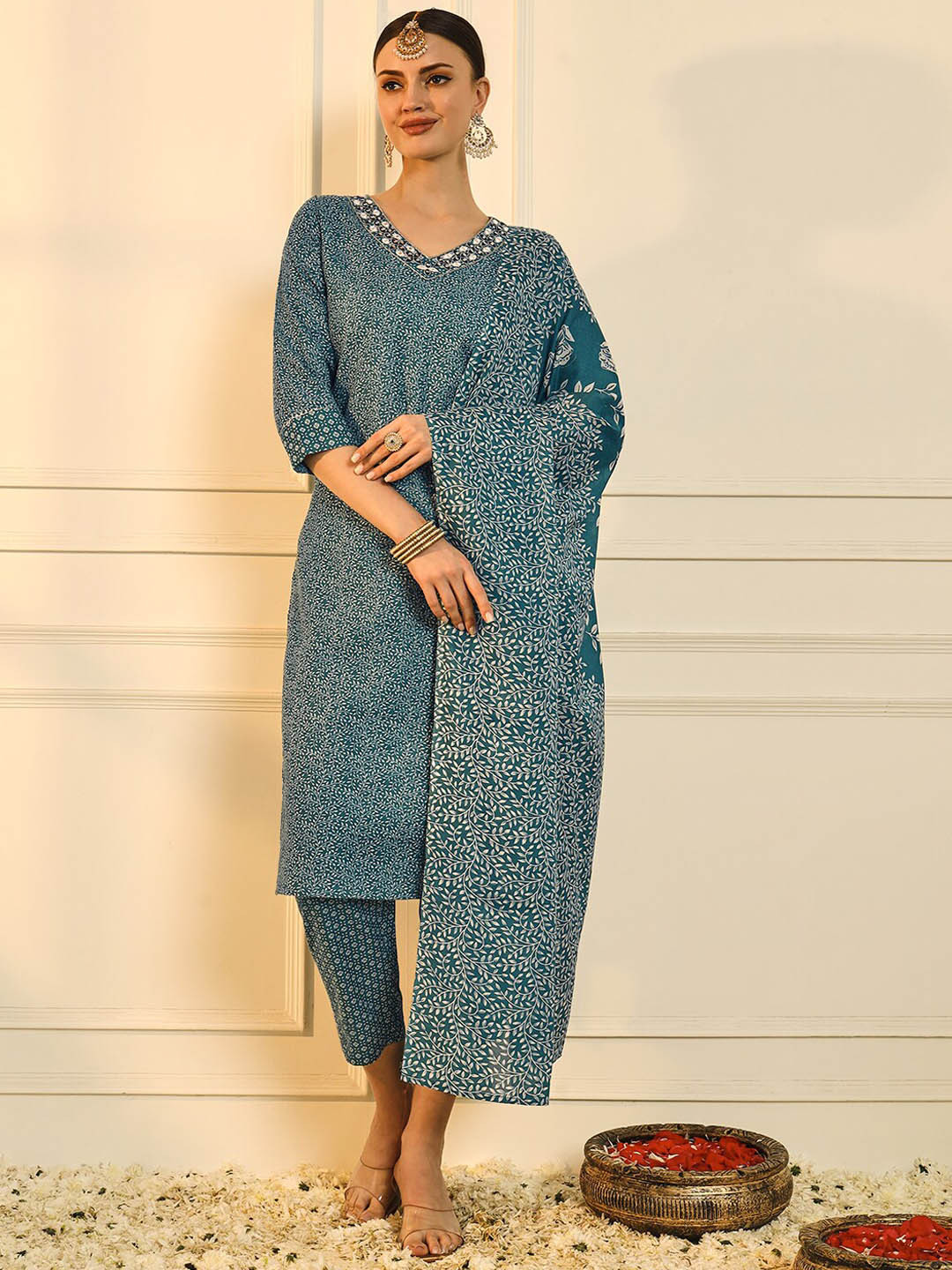 HEEPOSH Geometric Printed Regular Mirror Work Kurta with Trousers & With Dupatta, Teal
HEEPOSH Geometric Printed Regular Mirror Work Kurta with Trousers & With Dupatta, Teal