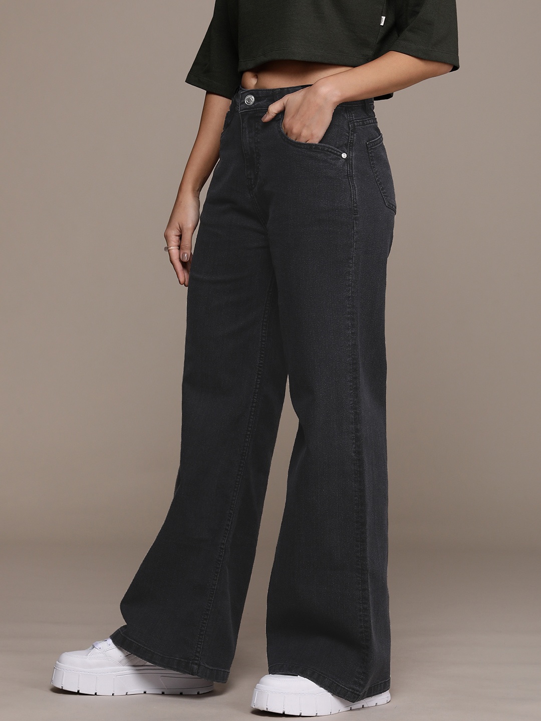 The Roadster Life Co. Women Wide Leg High-Rise Light Fade Stretchable Jeans, Black
The Roadster Life Co. Women Wide Leg High-Rise Light Fade Stretchable Jeans, Black
