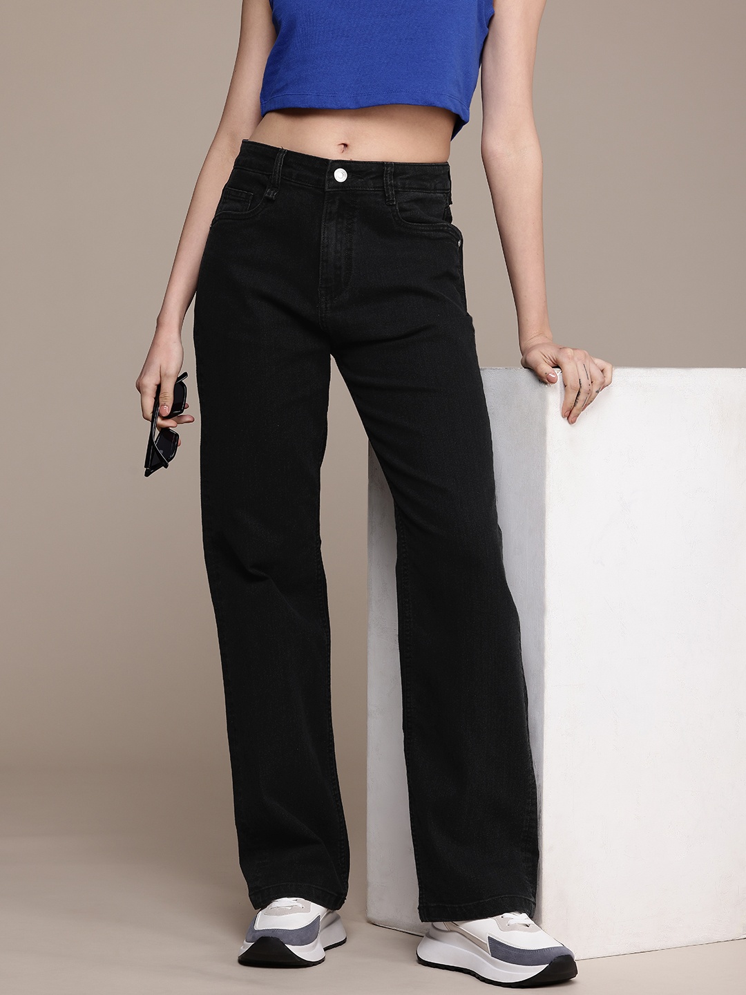 The Roadster Life Co. Women Straight Fit High-Rise Light Fade Stretchable Jeans, Black
The Roadster Life Co. Women Straight Fit High-Rise Light Fade Stretchable Jeans, Black