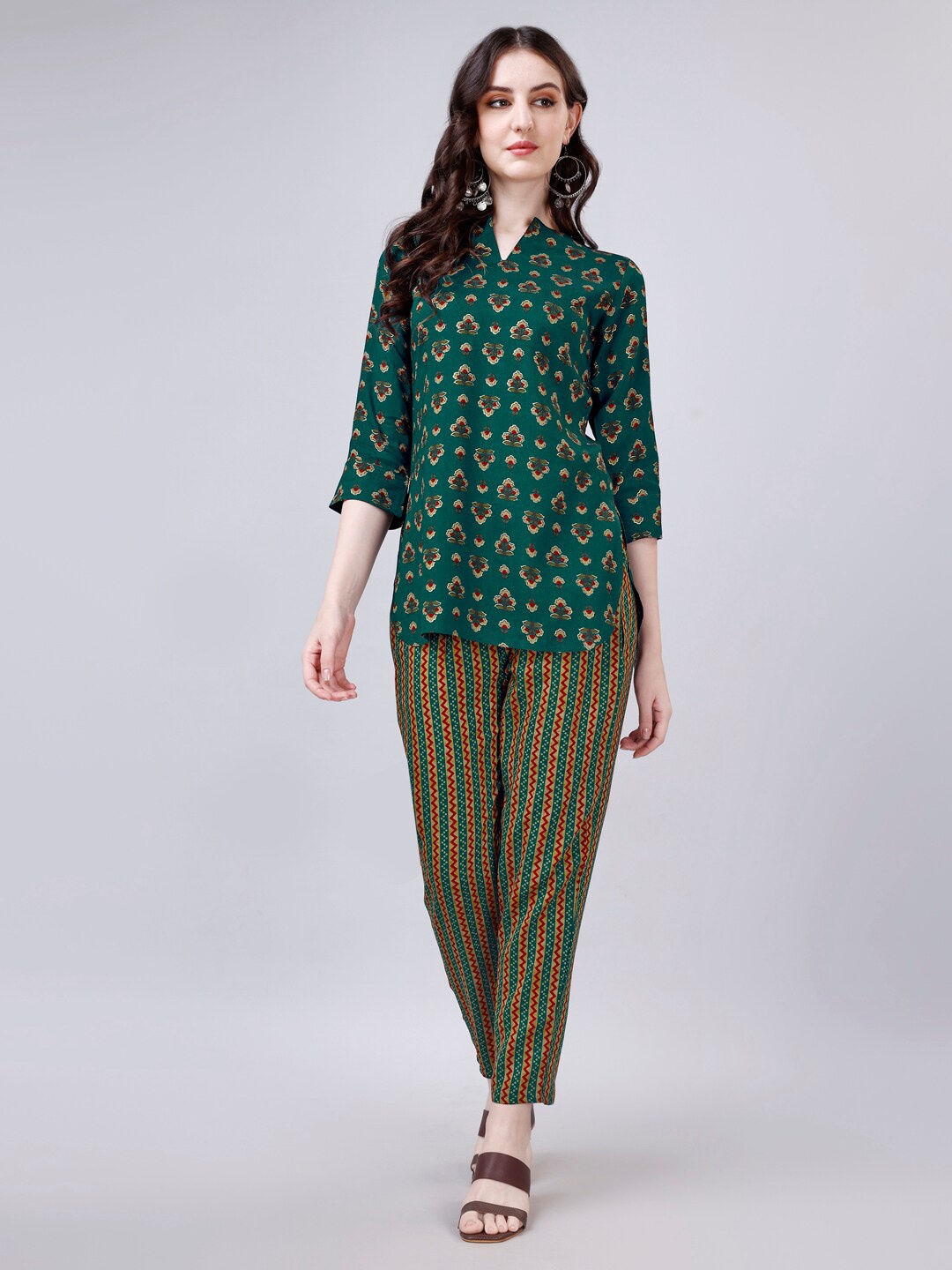 Modestouze Attires Floral Printed Round Neck Three-Quarter Sleeves Pure Cotton Kurta Set, Teal
Modestouze Attires Floral Printed Round Neck Three-Quarter Sleeves Pure Cotton Kurta Set, Teal