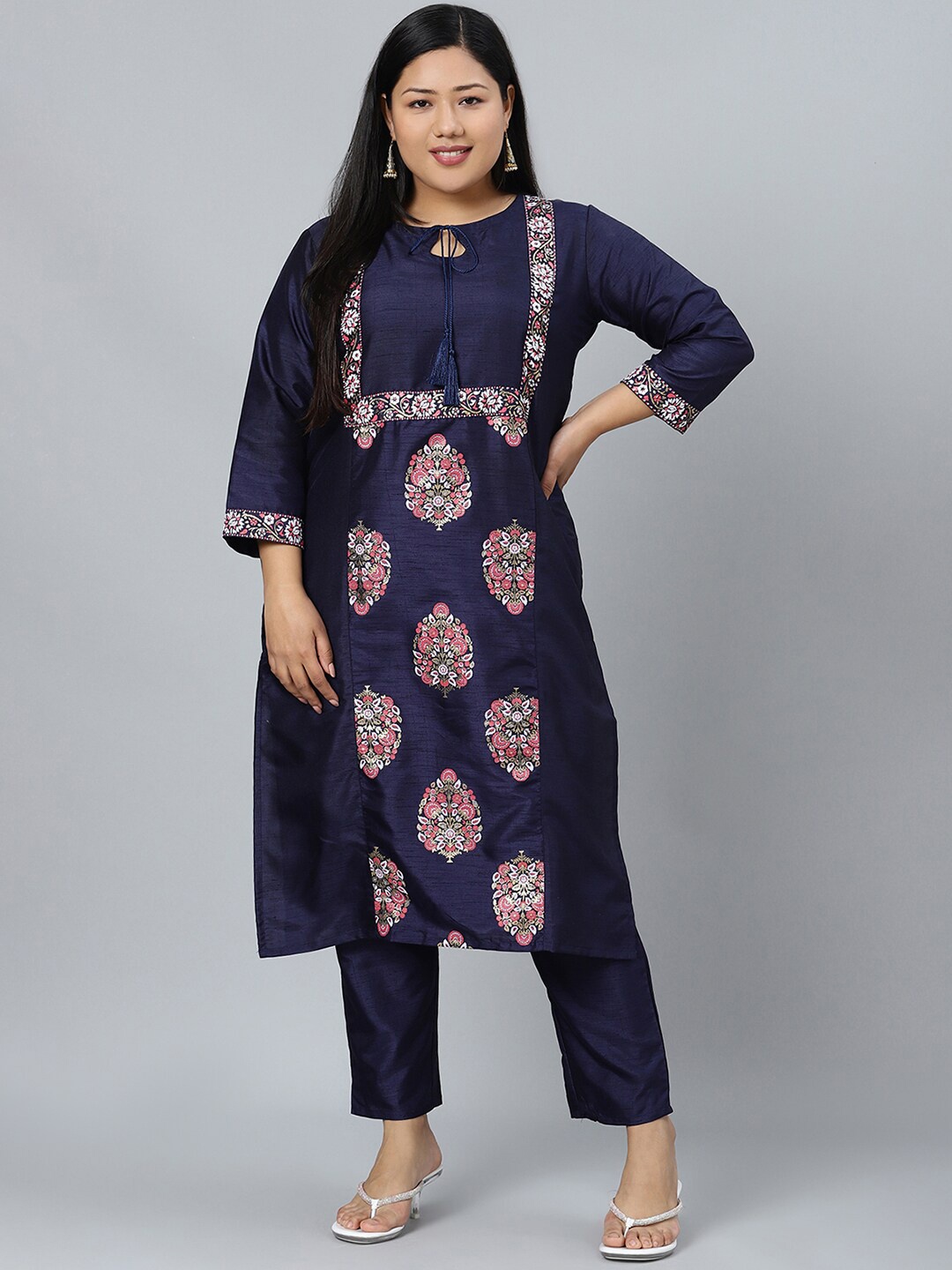 Sztori Plus Size Paisley Floral Printed Tie-Up Neck Straight Kurta with Trousers, Blue
Sztori Plus Size Paisley Floral Printed Tie-Up Neck Straight Kurta with Trousers, Blue