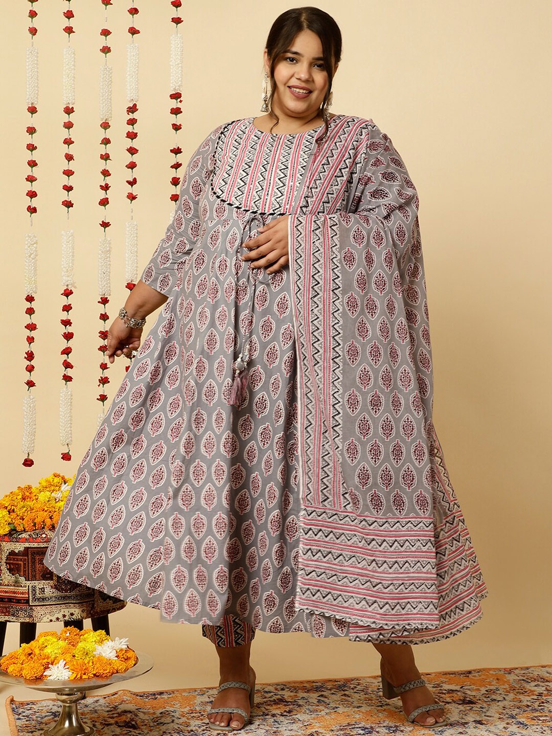 Jaipur Kurti Plus Size Ethnic Motifs Pure Cotton Anarkali Kurta with Trousers & Dupatta, Grey
Jaipur Kurti Plus Size Ethnic Motifs Pure Cotton Anarkali Kurta with Trousers & Dupatta, Grey