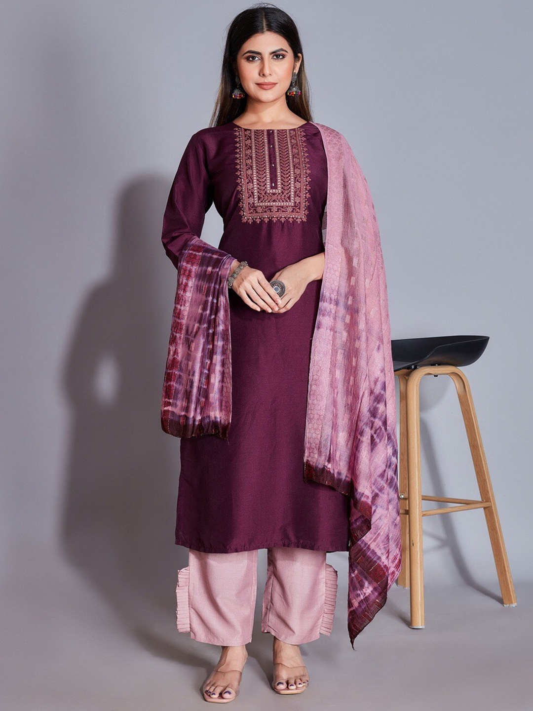 OEQUAL Ethnic Motifs Yoke Design Round Neck Pure Cotton Kurta With Dupatta & Palazzo, Maroon
OEQUAL Ethnic Motifs Yoke Design Round Neck Pure Cotton Kurta With Dupatta & Palazzo, Maroon