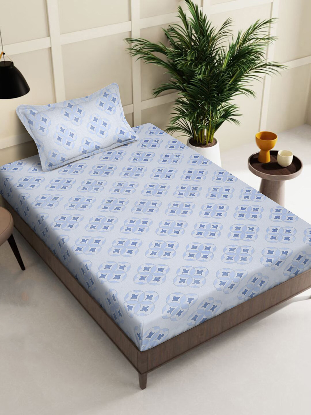 KLOTTHE Grey & Blue Geometric Printed 400 TC Pure Cotton Fitted Single Bedsheet Set
KLOTTHE Grey & Blue Geometric Printed 400 TC Pure Cotton Fitted Single Bedsheet Set