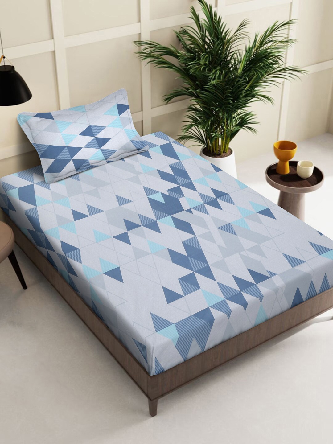 KLOTTHE Grey & Blue Geometric Printed 400 TC Pure Cotton Single Fitted Bedsheet Set
KLOTTHE Grey & Blue Geometric Printed 400 TC Pure Cotton Single Fitted Bedsheet Set