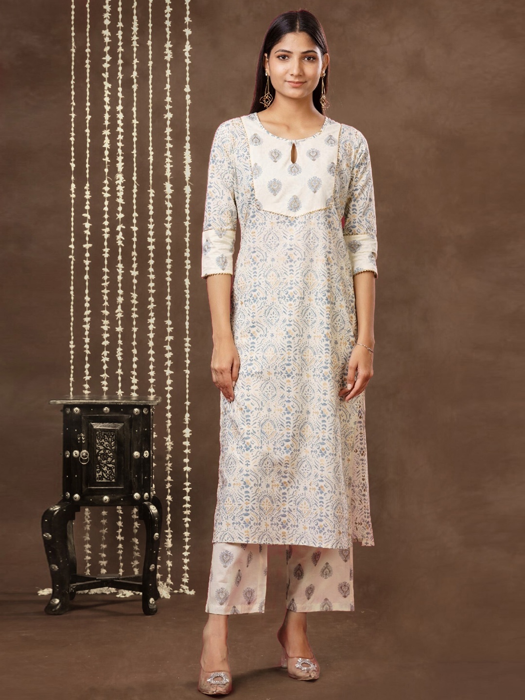 mokshi Abstract Printed Keyhole Neck Three-Quarter Sleeves Kurta with Palazzos, Beige
mokshi Abstract Printed Keyhole Neck Three-Quarter Sleeves Kurta with Palazzos, Beige