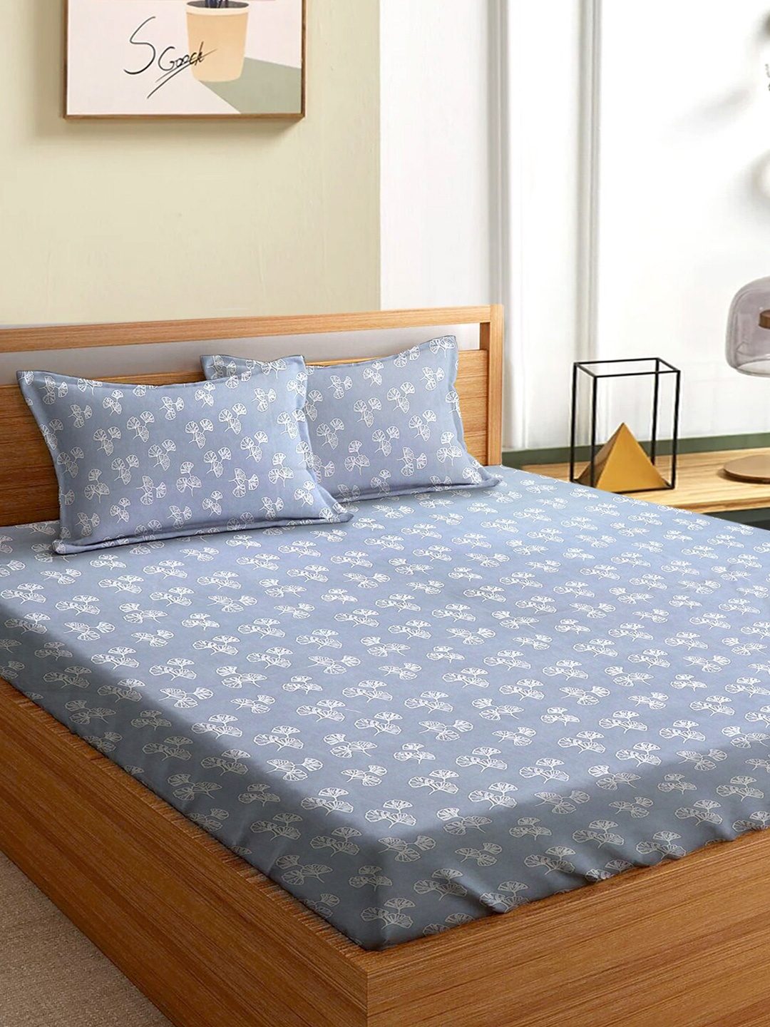 Aura Grey and White Floral 180 TC Queen Bedsheet with 2 Pillow Covers