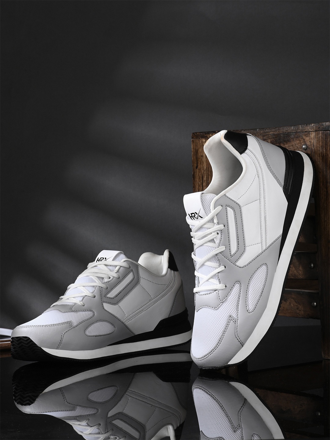 HRX by Hrithik Roshan Men White & Grey Heritage Colourblocked Comfort Insole Mesh Sneakers
HRX by Hrithik Roshan Men White & Grey Heritage Colourblocked Comfort Insole Mesh Sneakers