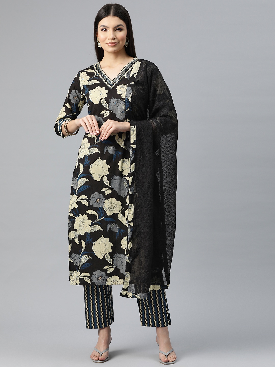 Readiprint Fashions Women Floral Print Beads & Stones Cotton Kurta with Trousers & Dupatta, Black
Readiprint Fashions Women Floral Print Beads & Stones Cotton Kurta with Trousers & Dupatta, Black