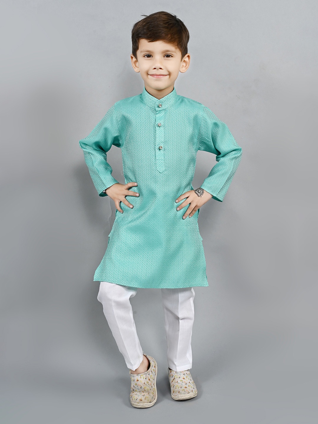 ahhaaaa Boy Geometric Self Design Mandarin Collar Thread Work Kurta with Pyjamas, Sea green
ahhaaaa Boy Geometric Self Design Mandarin Collar Thread Work Kurta with Pyjamas, Sea green