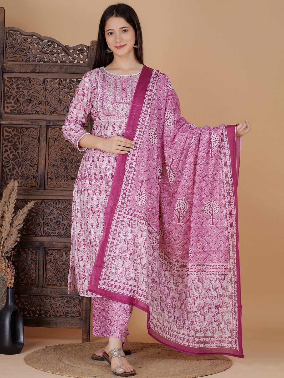 MEERA FAB Floral Printed Regular Pure Cotton Kurta with Palazzos & With Dupatta, Peach
MEERA FAB Floral Printed Regular Pure Cotton Kurta with Palazzos & With Dupatta, Peach