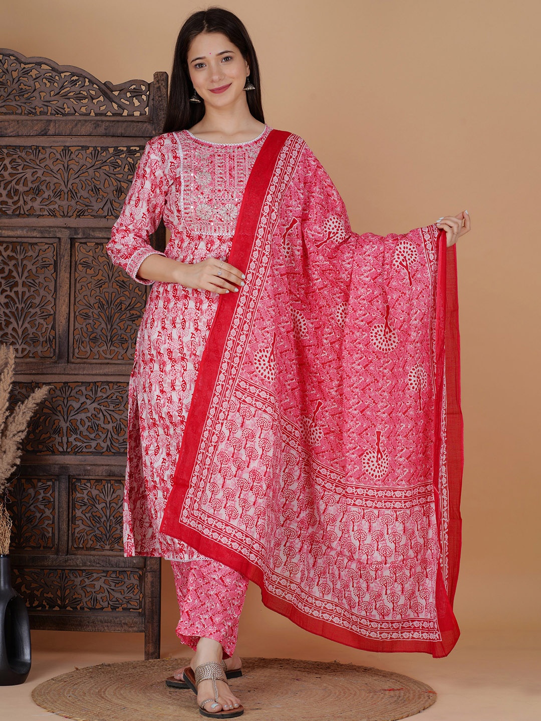 MEERA FAB Floral Printed Regular Pure Cotton Kurta with Palazzos & With Dupatta, Pink
MEERA FAB Floral Printed Regular Pure Cotton Kurta with Palazzos & With Dupatta, Pink