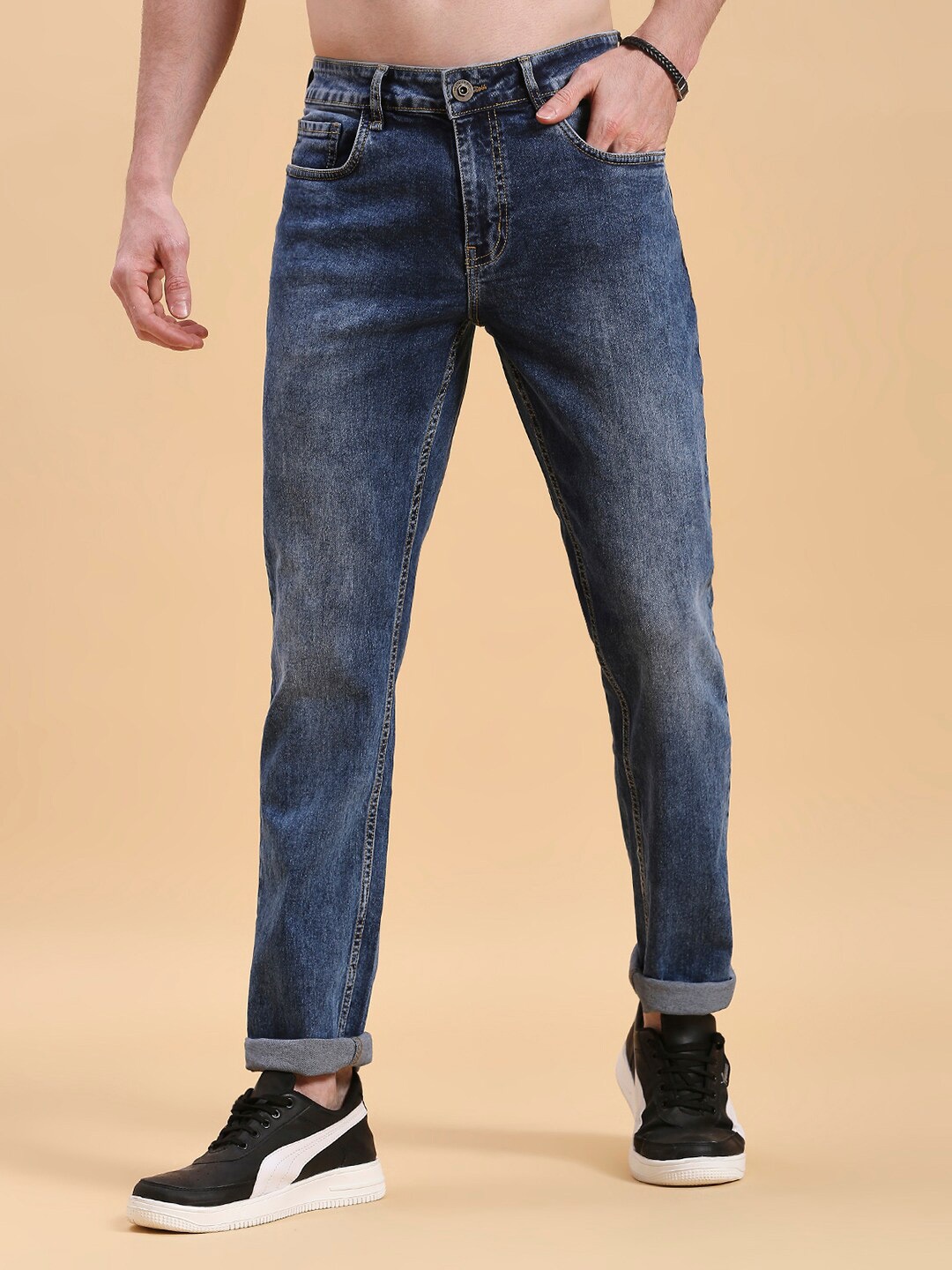 The Roadster Lifestyle Co. Men Blue Comfort Slim Fit Mid-Rise Light Fade Stretchable Jeans
The Roadster Lifestyle Co. Men Blue Comfort Slim Fit Mid-Rise Light Fade Stretchable Jeans