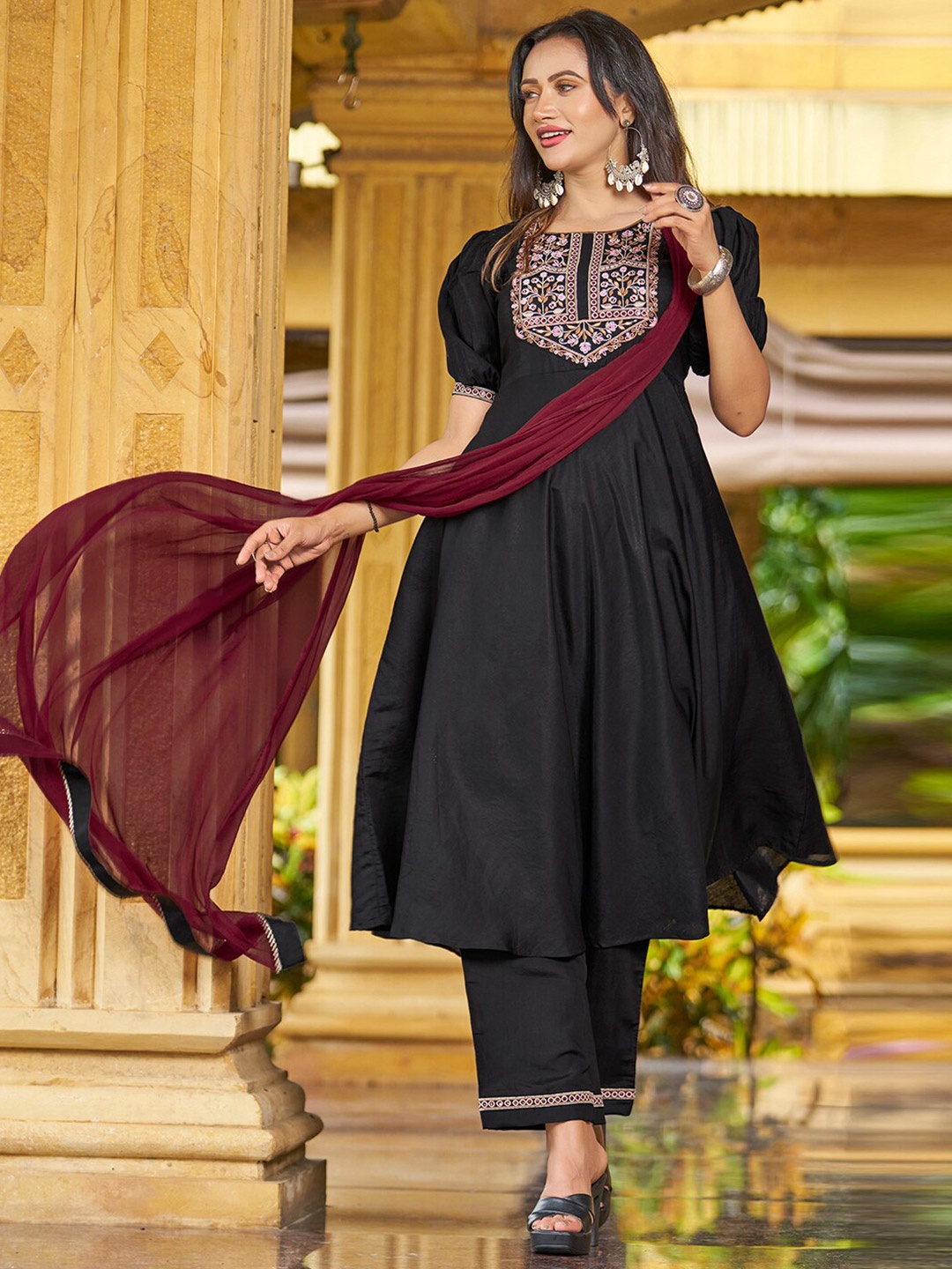SKYLEE Floral Embroidered Thread Work Yoke Design Kurti with Palazzo & Dupatta, Black
SKYLEE Floral Embroidered Thread Work Yoke Design Kurti with Palazzo & Dupatta, Black