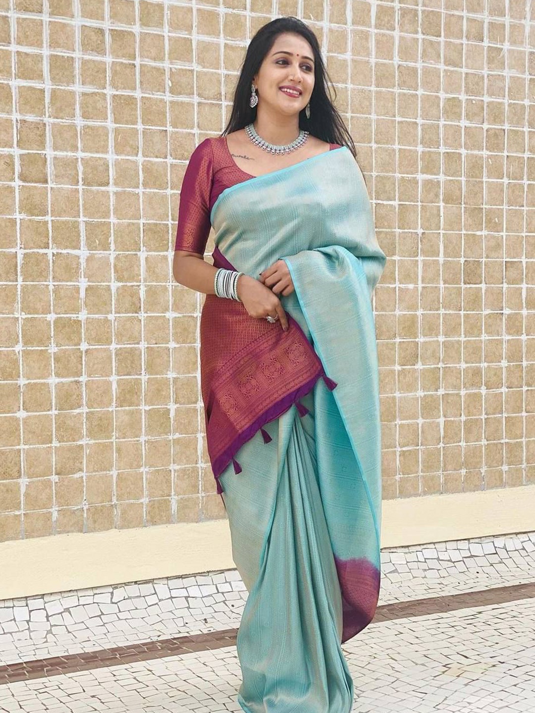 bansari textiles Ethnic Motifs Zari Pure Silk Designer Banarasi Saree, Turquoise blue
bansari textiles Ethnic Motifs Zari Pure Silk Designer Banarasi Saree, Turquoise blue