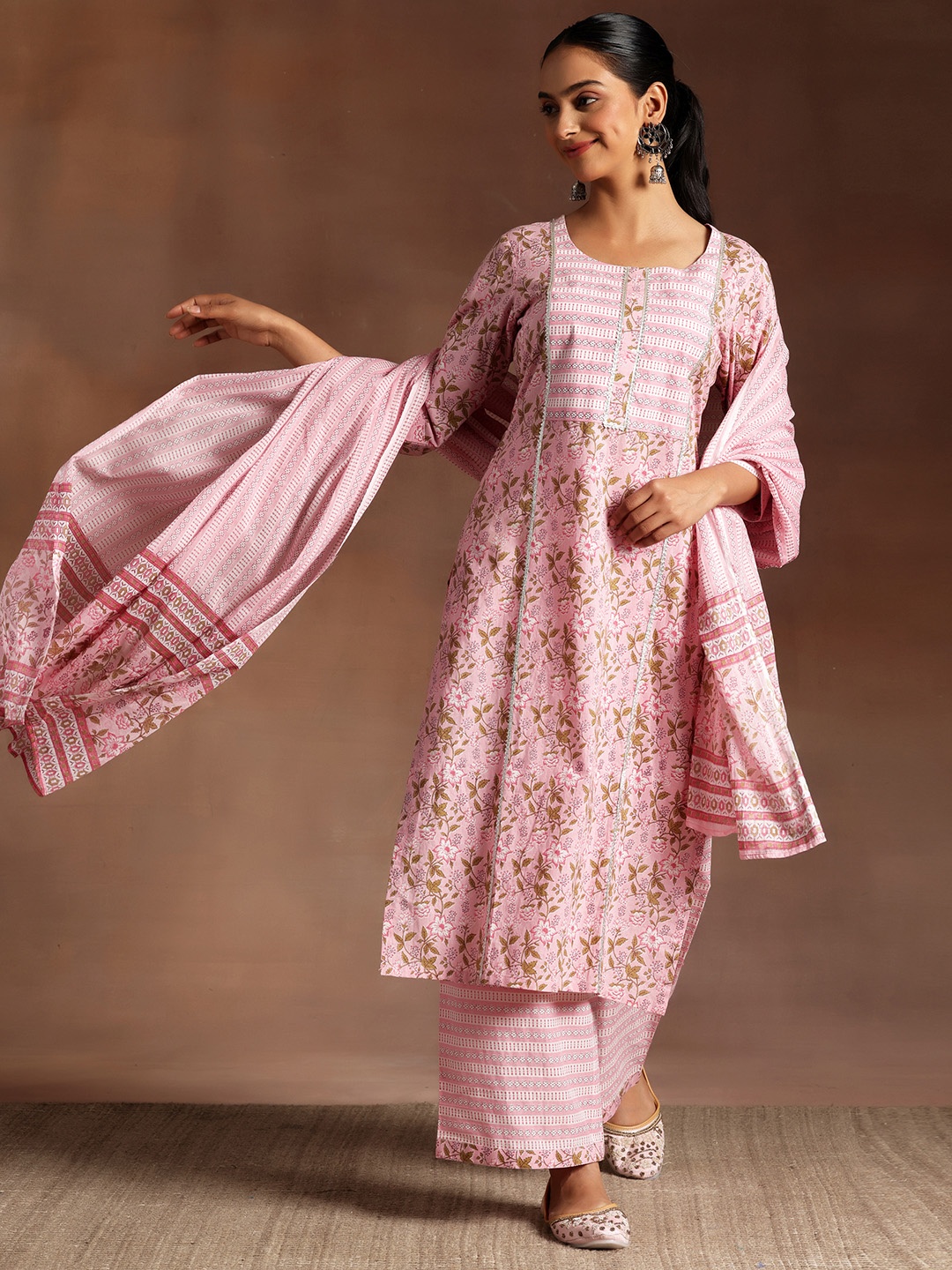 Libas Women Floral Printed Gotta Patti Pure Cotton Kurta with Palazzos & With Dupatta, Pink
Libas Women Floral Printed Gotta Patti Pure Cotton Kurta with Palazzos & With Dupatta, Pink