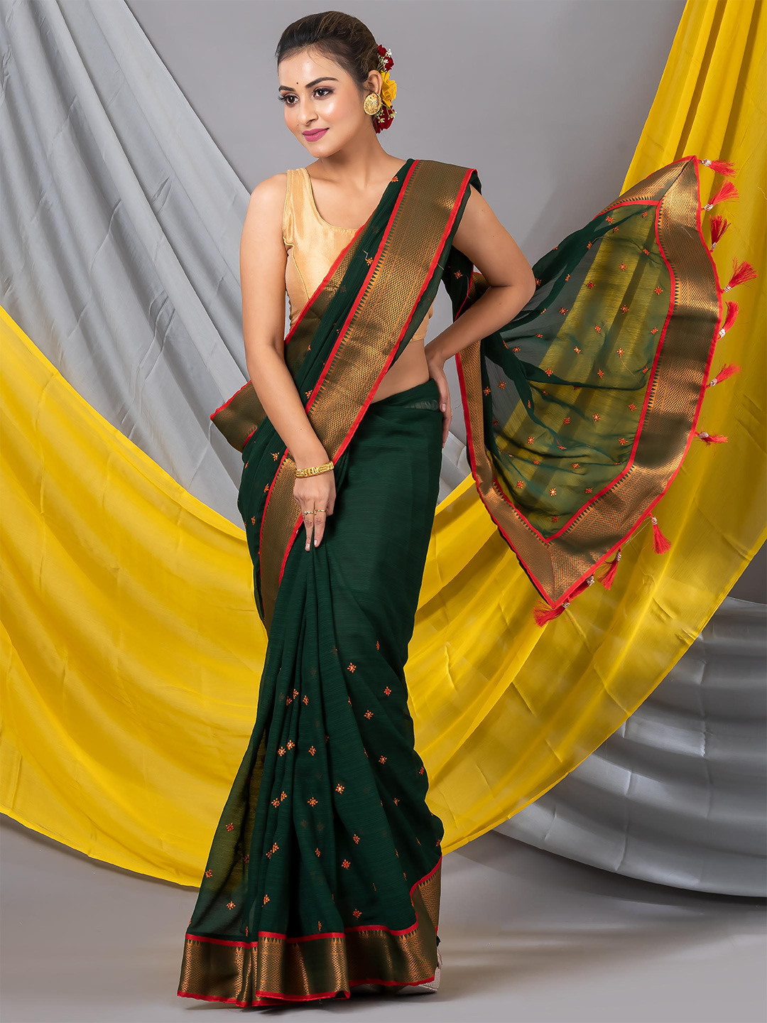 MAHALASA Floral Embroidered Pure Chiffon Zari Saree, Green
MAHALASA Floral Embroidered Pure Chiffon Zari Saree, Green