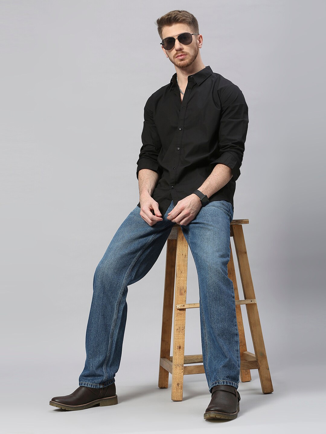 The Roadster Lifestyle Co. Men Blue Classic Straight Fit Mid-Rise Clean Look Cotton Jeans
The Roadster Lifestyle Co. Men Blue Classic Straight Fit Mid-Rise Clean Look Cotton Jeans
