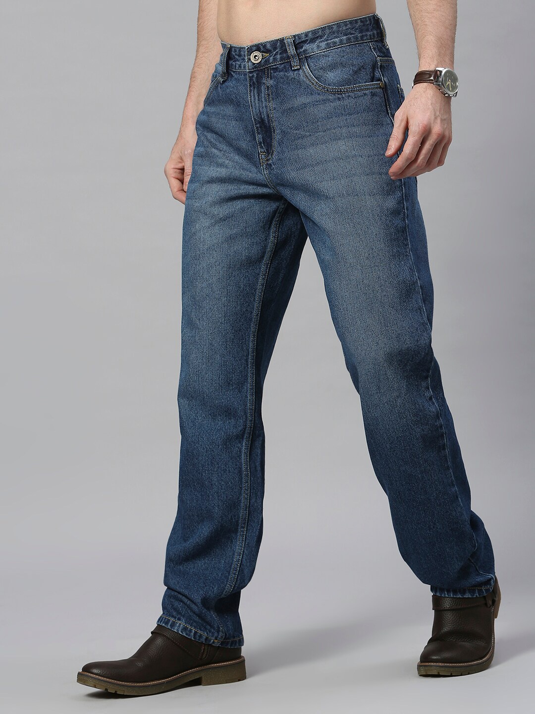 The Roadster Lifestyle Co. Men Blue Classic Straight Fit Mid-Rise Light Fade Cotton Jeans
The Roadster Lifestyle Co. Men Blue Classic Straight Fit Mid-Rise Light Fade Cotton Jeans