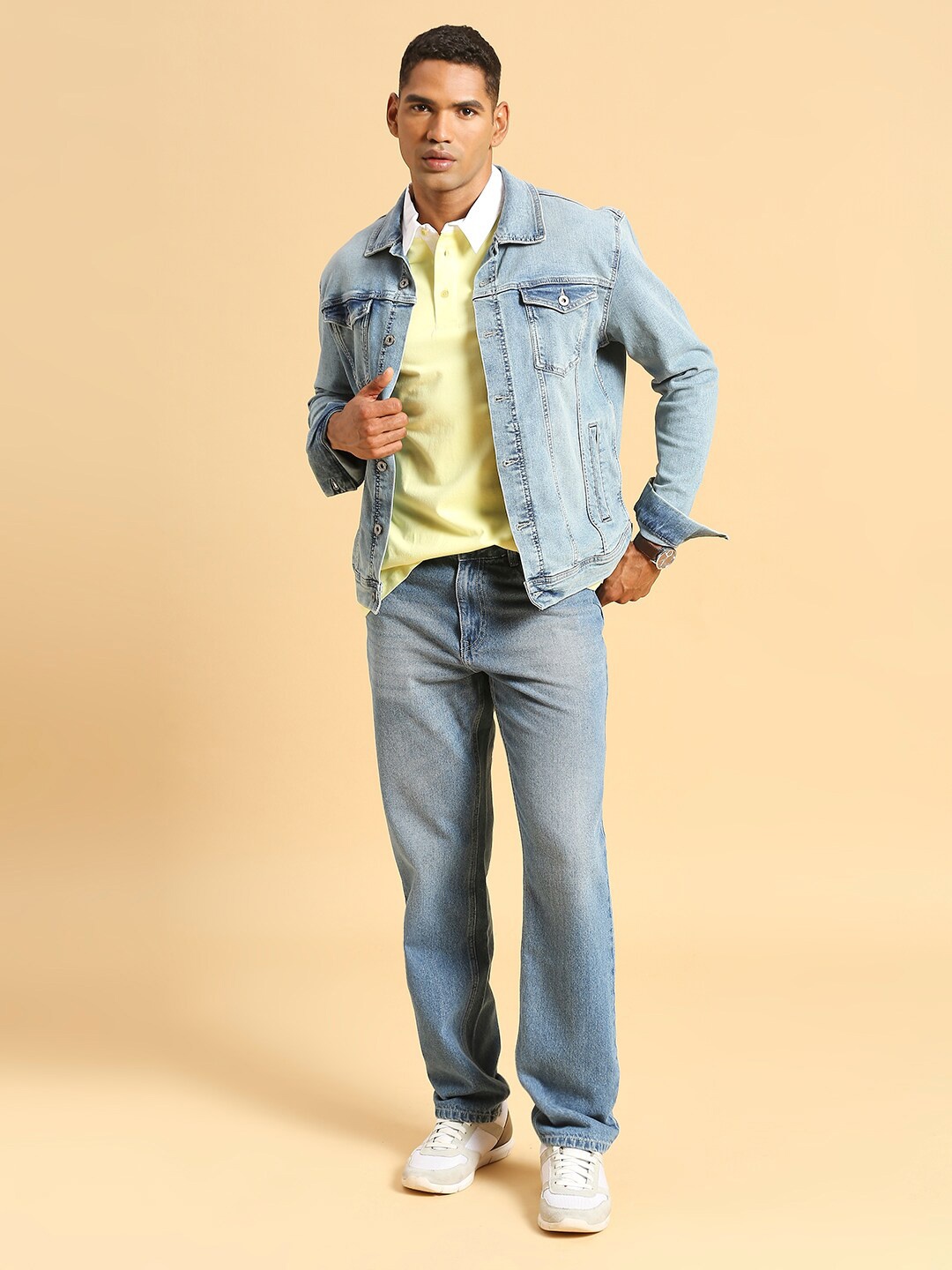 The Roadster Lifestyle Co. Men Straight Fit Mid-Rise Heavy Fade Pure Cotton Jeans, Blue
The Roadster Lifestyle Co. Men Straight Fit Mid-Rise Heavy Fade Pure Cotton Jeans, Blue