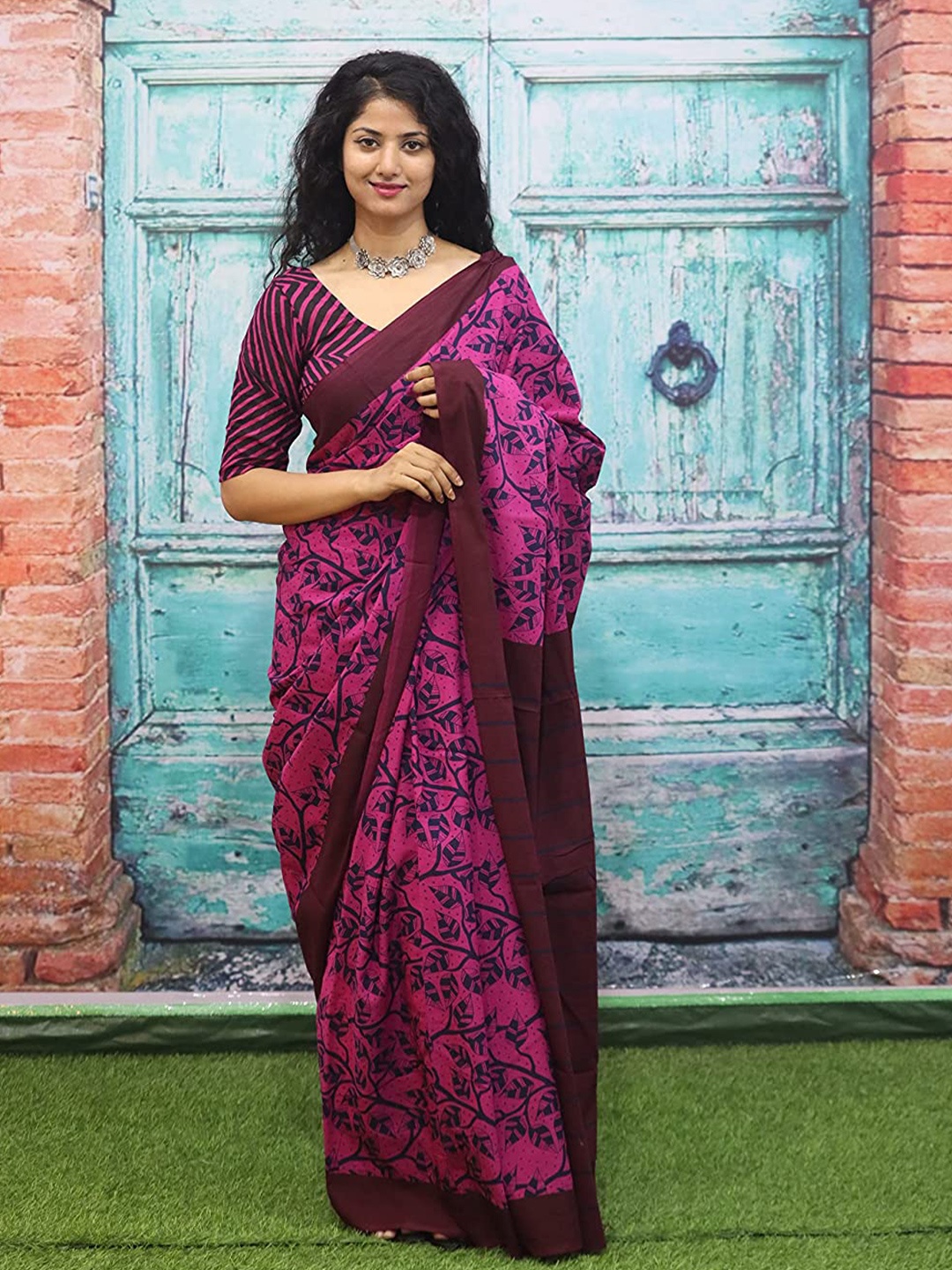 NIKHILAM Floral Printed Pure Cotton Block Print Saree, Pink