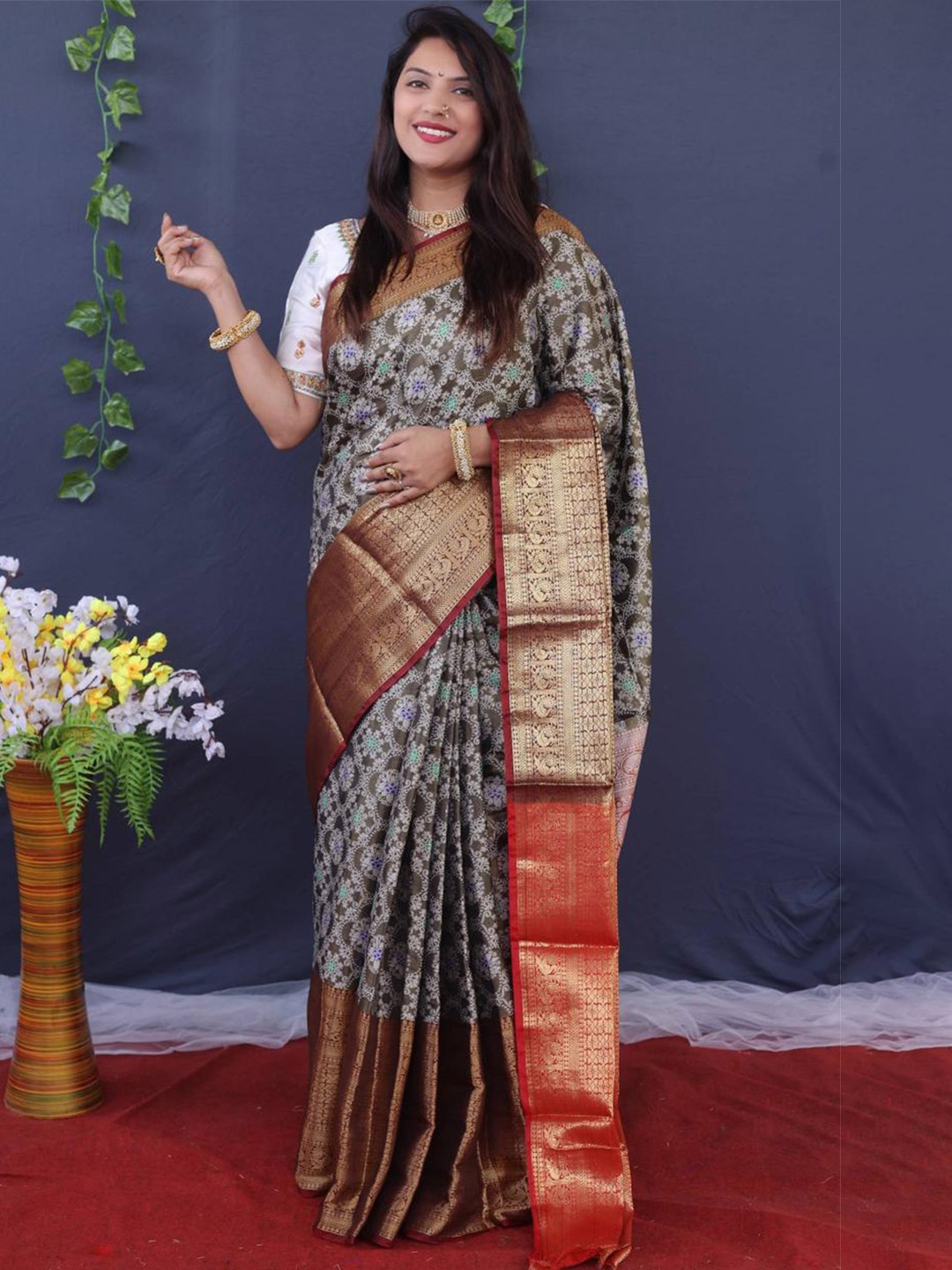 PATIALAPICKS Ethnic Woven Design Zari Pure Silk Heavy Work Kanjeevaram Saree, Black
PATIALAPICKS Ethnic Woven Design Zari Pure Silk Heavy Work Kanjeevaram Saree, Black