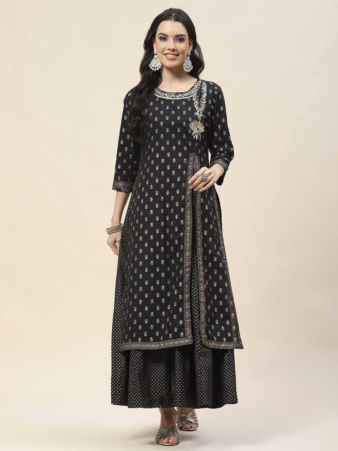 Meena Bazaar Embellished Printed Square Neck Three-Quarter Sleeves Gotta Patti Kurta, Black
Meena Bazaar Embellished Printed Square Neck Three-Quarter Sleeves Gotta Patti Kurta, Black