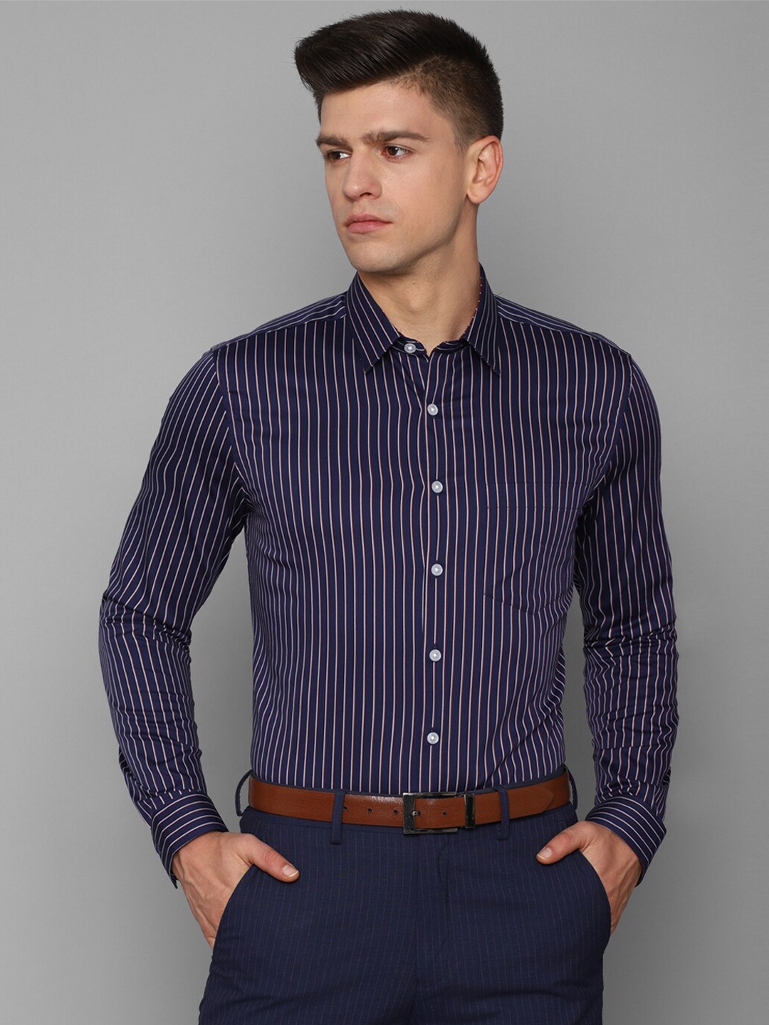 Louis Philippe Vertical Stripes Spread Collar Slim Fit Cotton Formal Shirt, Navy blue
Louis Philippe Vertical Stripes Spread Collar Slim Fit Cotton Formal Shirt, Navy blue