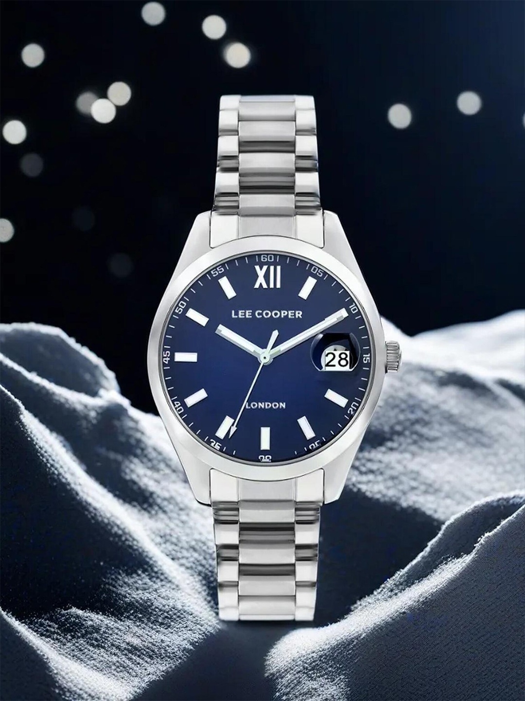 Lee Cooper Women Stainless Steel Bracelet Style Straps Analogue Watch LC07827.390, Silver
Lee Cooper Women Stainless Steel Bracelet Style Straps Analogue Watch LC07827.390, Silver
