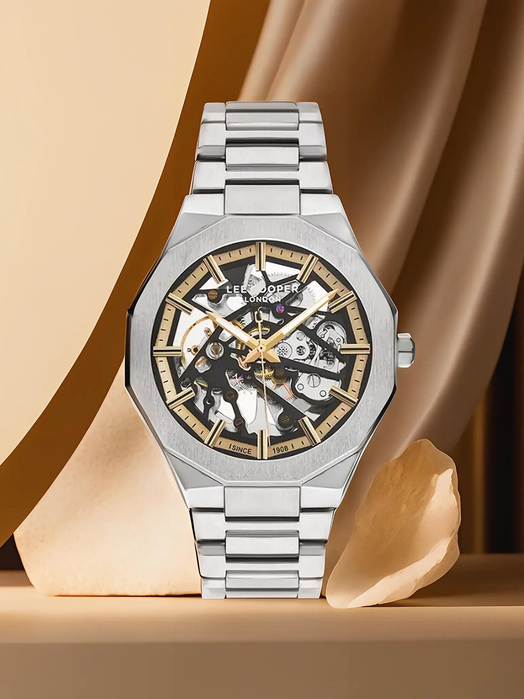 Lee Cooper Men Stainless Steel Bracelet Style Straps Analogue Watch LC07906.550, Silver
Lee Cooper Men Stainless Steel Bracelet Style Straps Analogue Watch LC07906.550, Silver