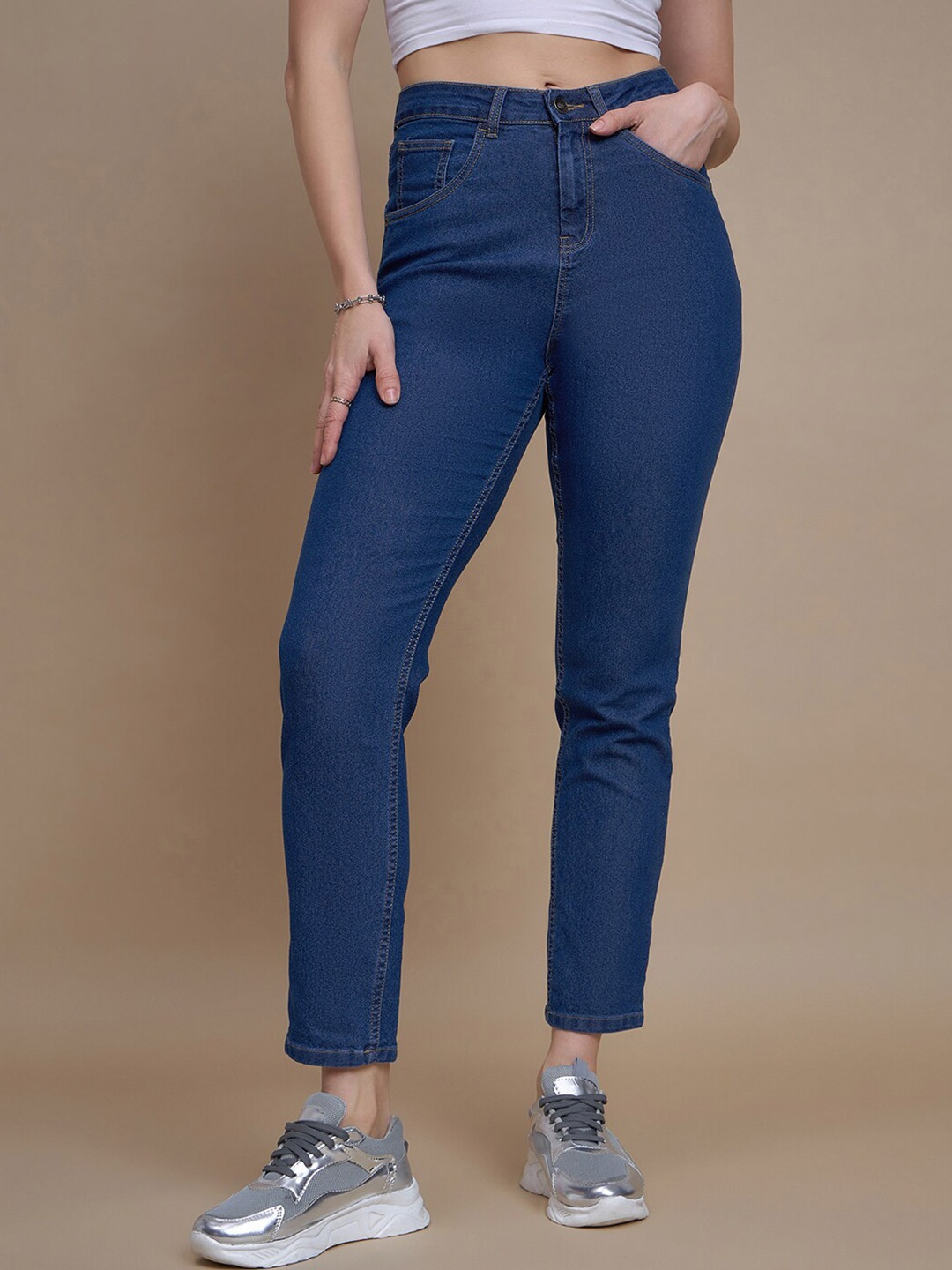The Roadster Lifestyle Co. Women Comfort Boyfriend-Fit Clean Look Stretchable Jeans, Blue
The Roadster Lifestyle Co. Women Comfort Boyfriend-Fit Clean Look Stretchable Jeans, Blue