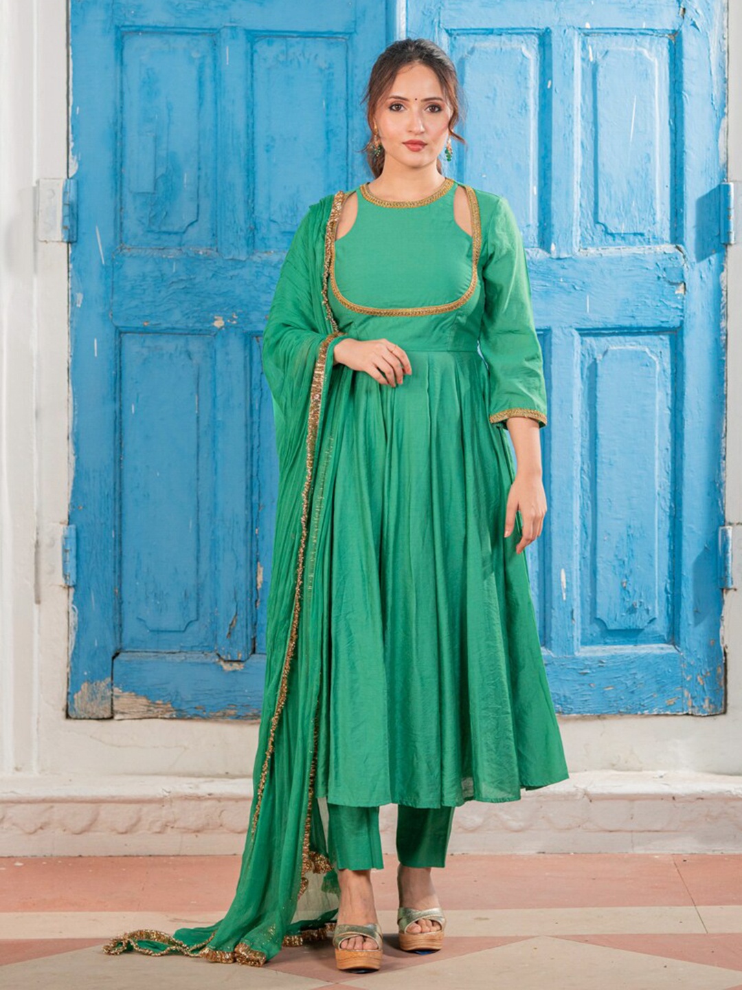 Ambraee Round Neck Regular Chanderi Silk Anarkali Kurta With Trousers & Dupatta, Green
Ambraee Round Neck Regular Chanderi Silk Anarkali Kurta With Trousers & Dupatta, Green