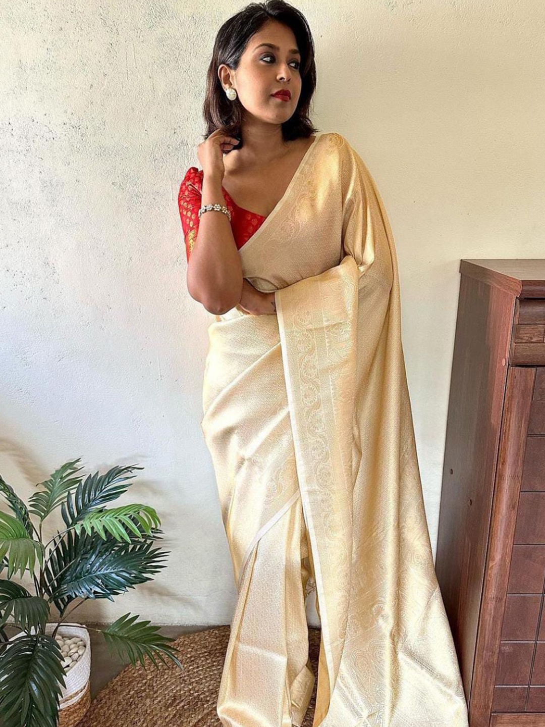 Linza Woven Design Pure Silk Banarasi Zari Saree, White