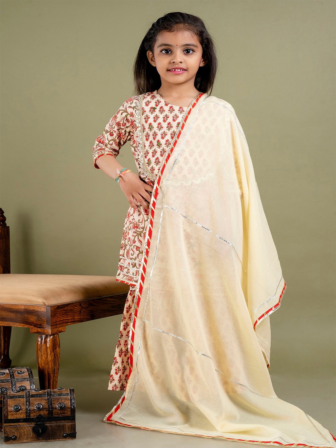 BAESD Girls Round Neck Floral Print Straight kurta With sharara & Dupatta, Beige
BAESD Girls Round Neck Floral Print Straight kurta With sharara & Dupatta, Beige