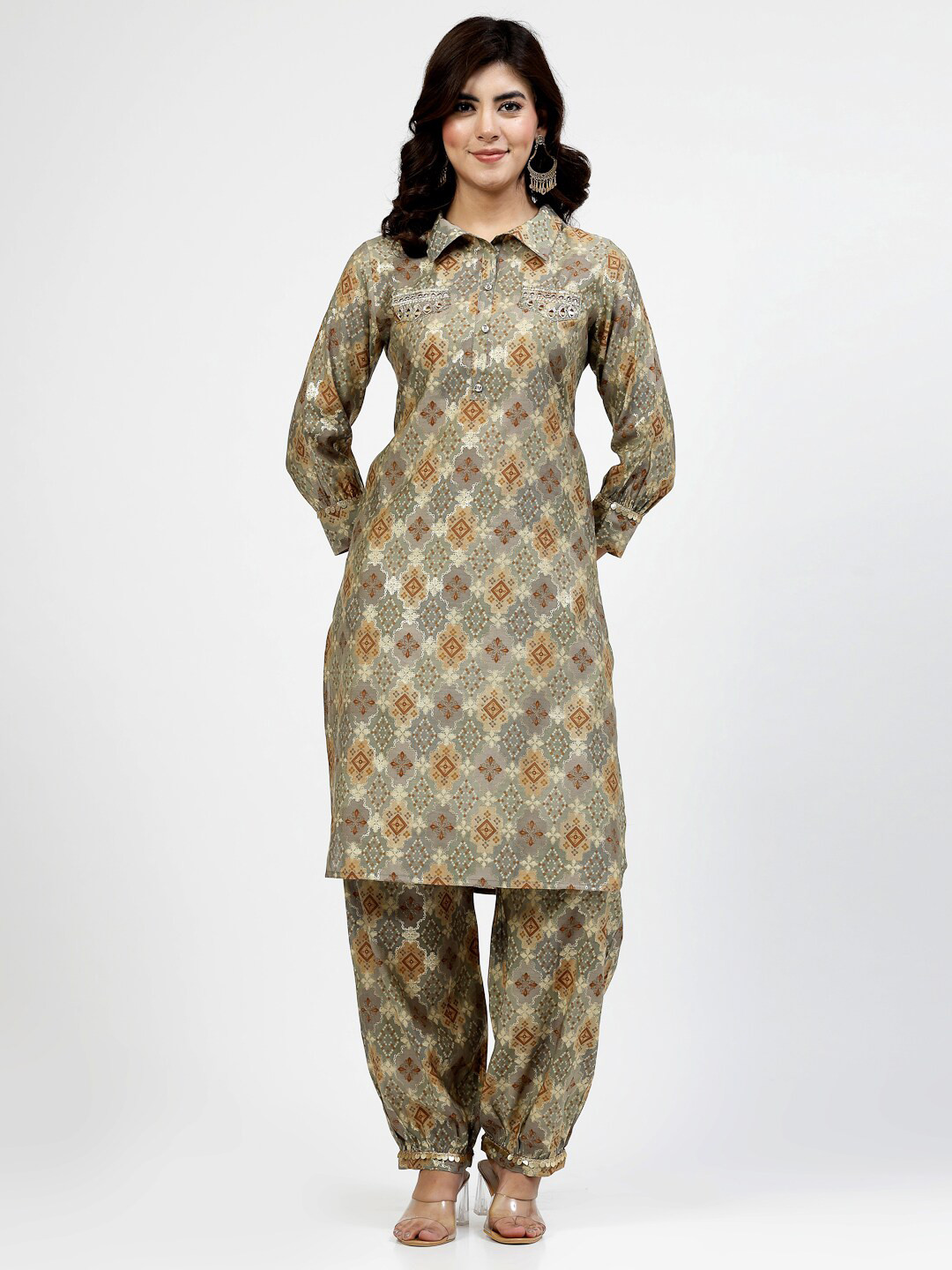 YELLOW CLOUD Floral Printed Straight Kurta with Salwar, Grey
YELLOW CLOUD Floral Printed Straight Kurta with Salwar, Grey